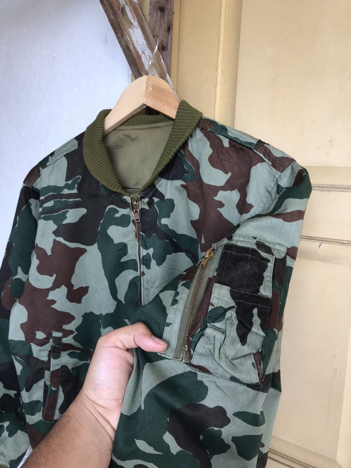 Vintage Vintage Unknown Army Reversible Bomber Jackets Size US L / EU 52-54 / 3 - 8 Thumbnail