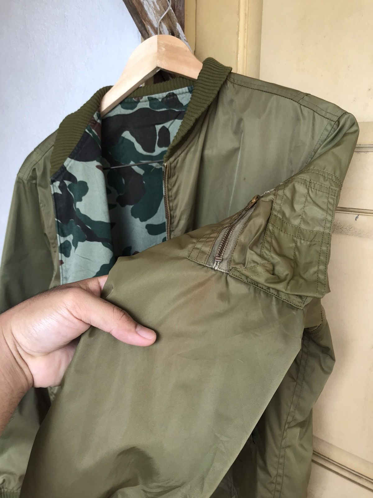 Vintage Vintage Unknown Army Reversible Bomber Jackets Size US L / EU 52-54 / 3 - 15 Thumbnail