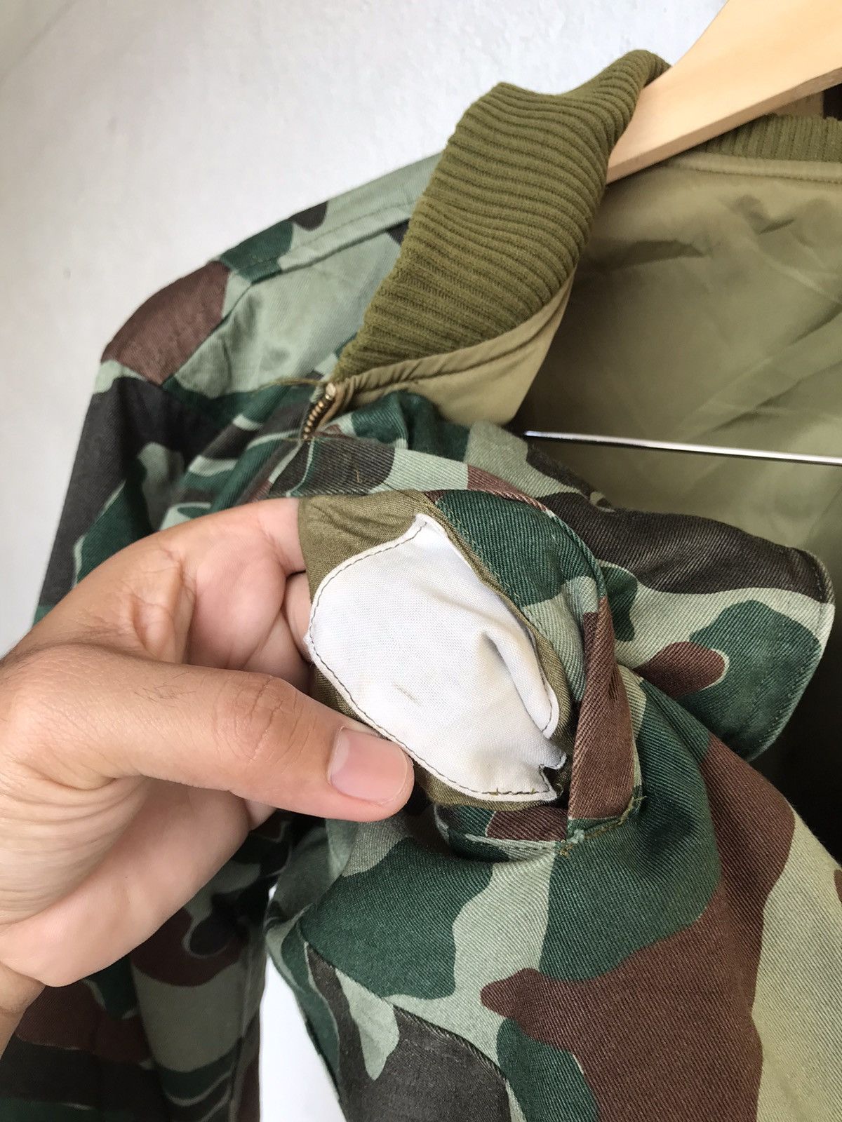 Vintage Vintage Unknown Army Reversible Bomber Jackets Size US L / EU 52-54 / 3 - 11 Thumbnail