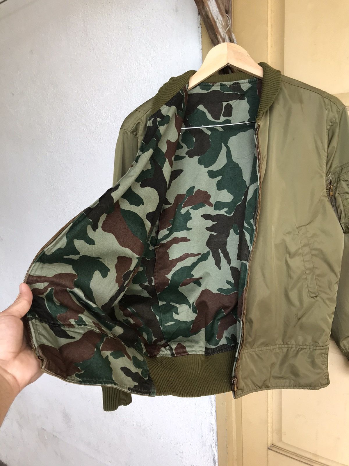 Vintage Vintage Unknown Army Reversible Bomber Jackets Size US L / EU 52-54 / 3 - 5 Thumbnail