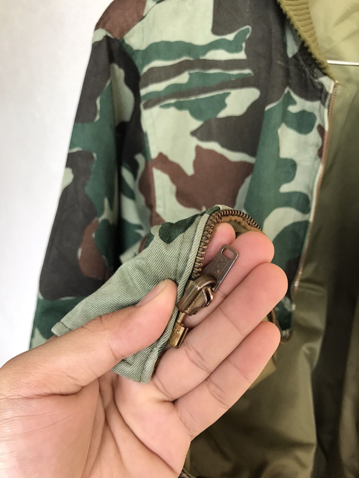 Vintage Vintage Unknown Army Reversible Bomber Jackets Size US L / EU 52-54 / 3 - 10 Thumbnail