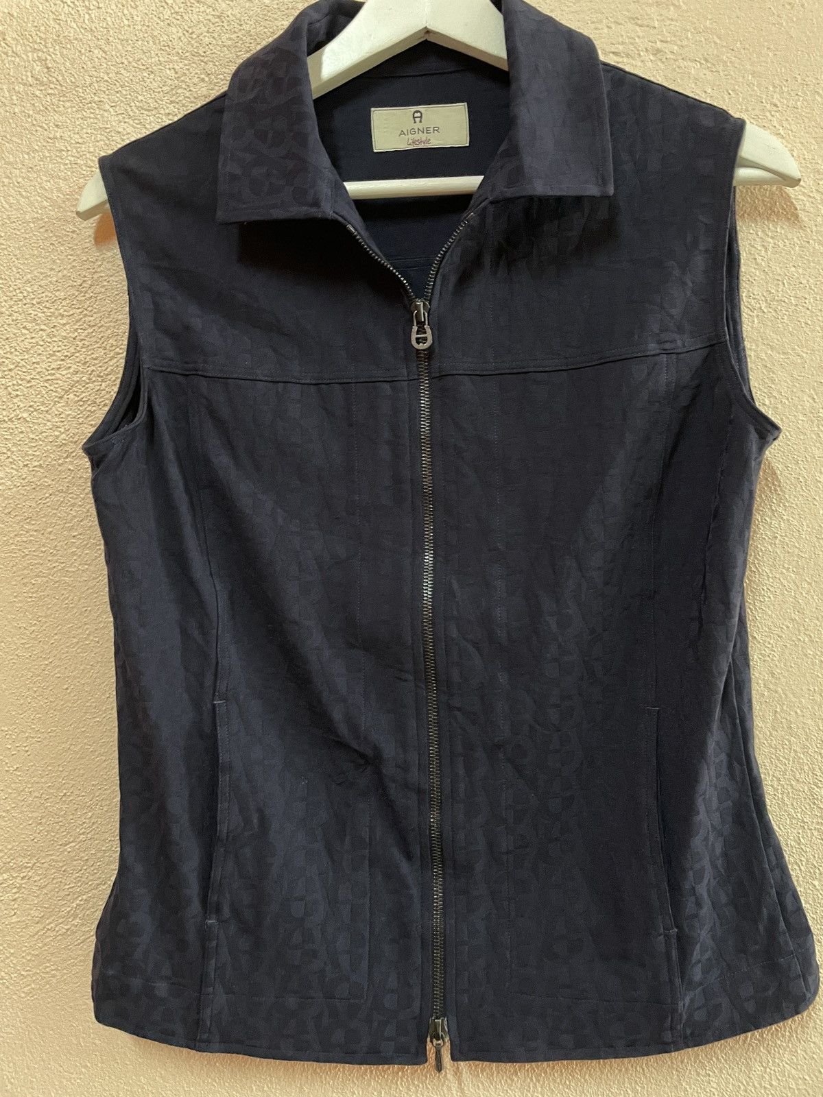 Aigner Aigner Lifestyle Sleeveless Monogram RIRI zip size 38 Size XS / US 0-2 / IT 36-38 - 1 Thumbnail