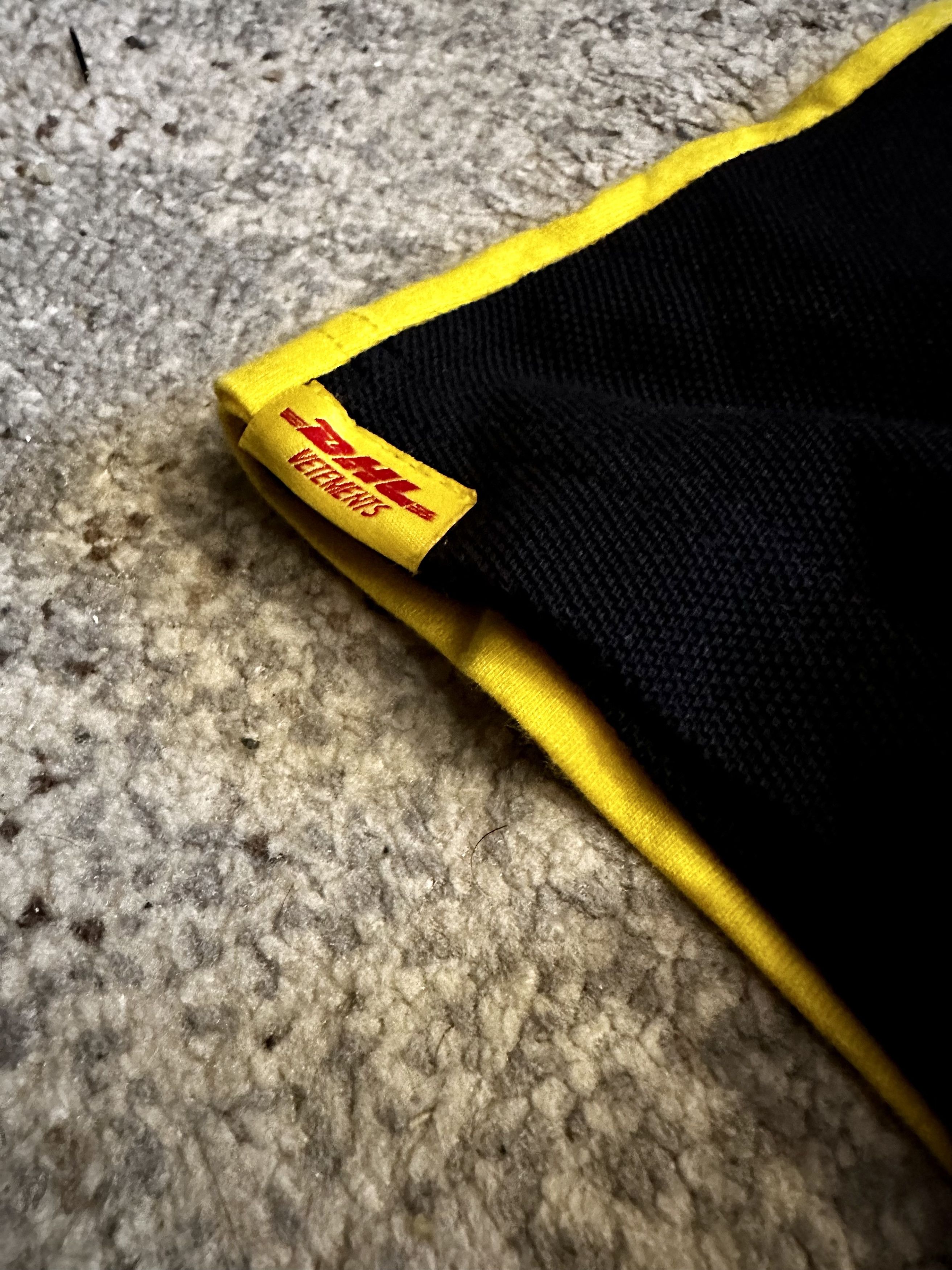 Vetements SS18 Colourblock DHL Reversible Polo Shirt Tee Size US S / EU 44-46 / 1 - 5 Thumbnail