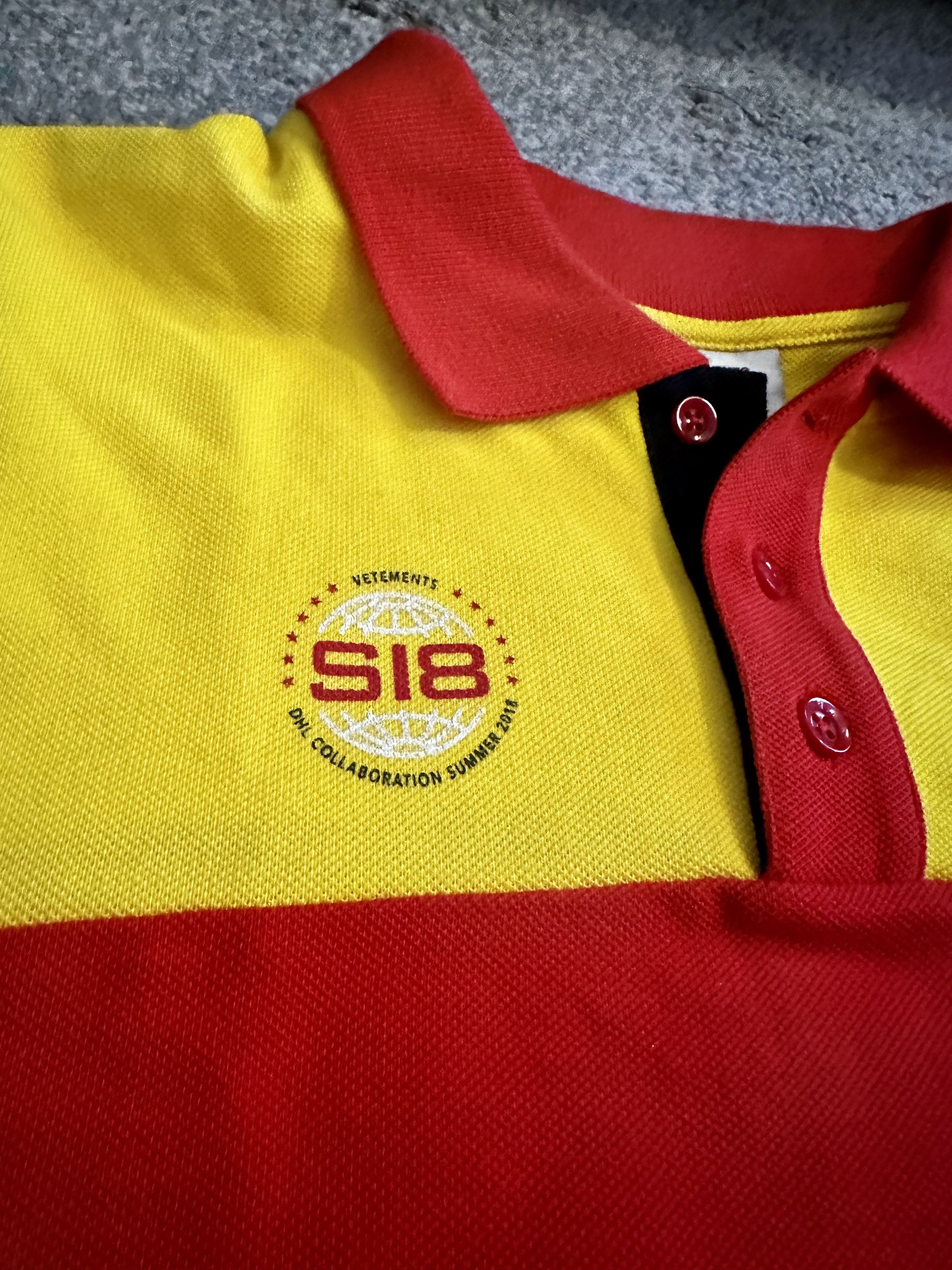 Vetements SS18 Colourblock DHL Reversible Polo Shirt Tee Size US S / EU 44-46 / 1 - 3 Thumbnail