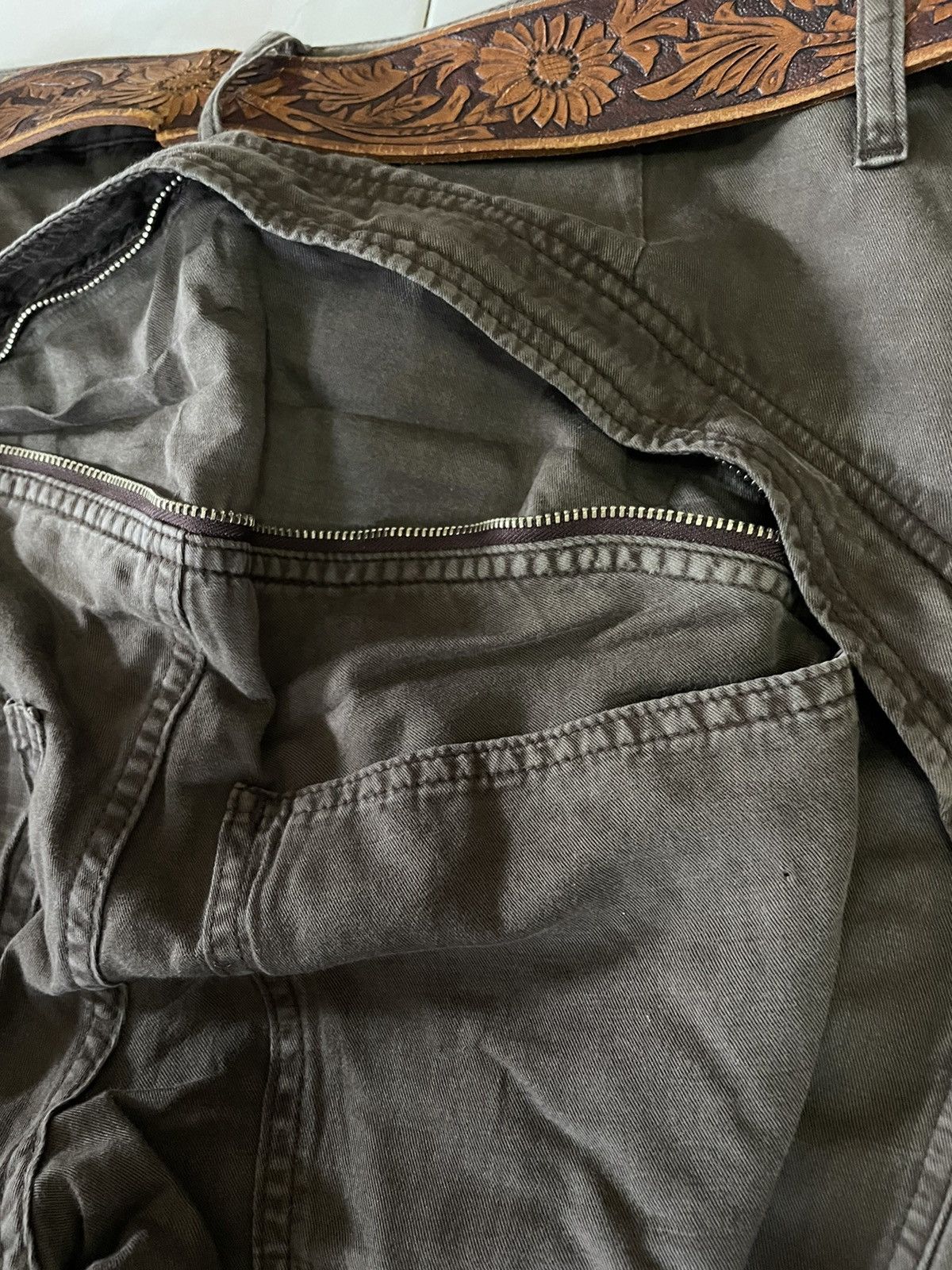 CABANE de ZUCCa × Issey Miyake Zucca Issey Miyake Zipper Back Pants Emboss Leather Belt Size US 32 / EU 48 - 6 Thumbnail