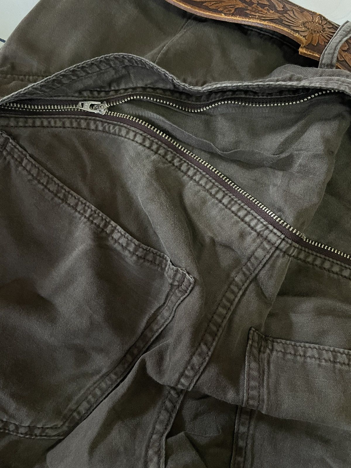 CABANE de ZUCCa × Issey Miyake Zucca Issey Miyake Zipper Back Pants Emboss Leather Belt Size US 32 / EU 48 - 5 Thumbnail