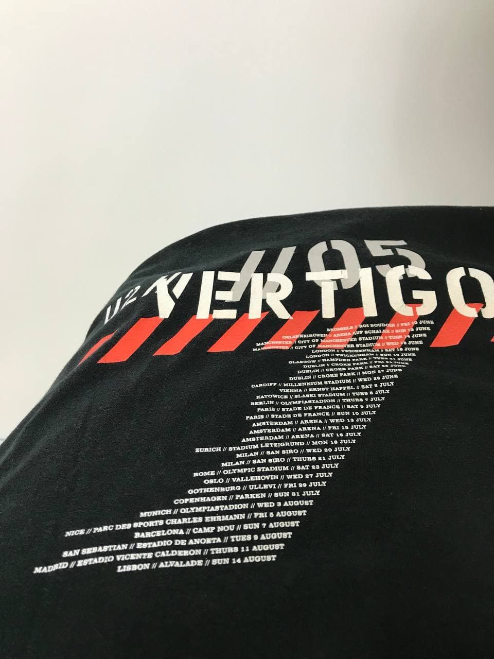 Band Tees U2 Vertigo tour 2005 t-shirt size L Size US L / EU 52-54 / 3 - 3 Thumbnail
