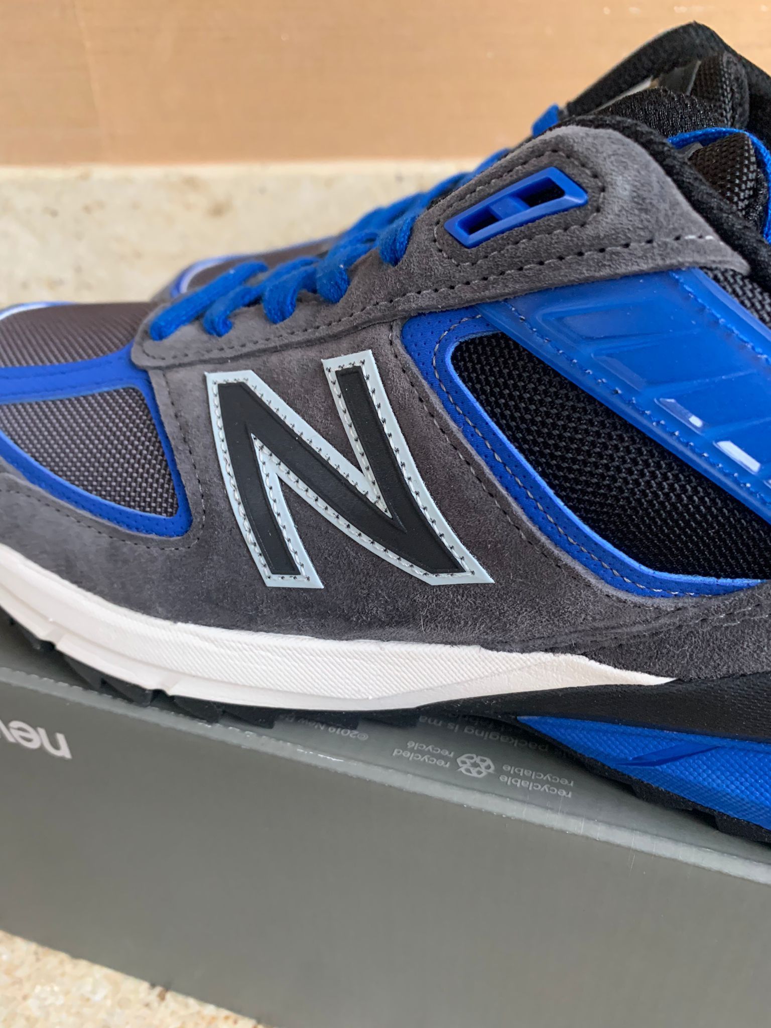 New Balance 990 v5 Size US 9.5 / EU 42-43 - 6 Thumbnail