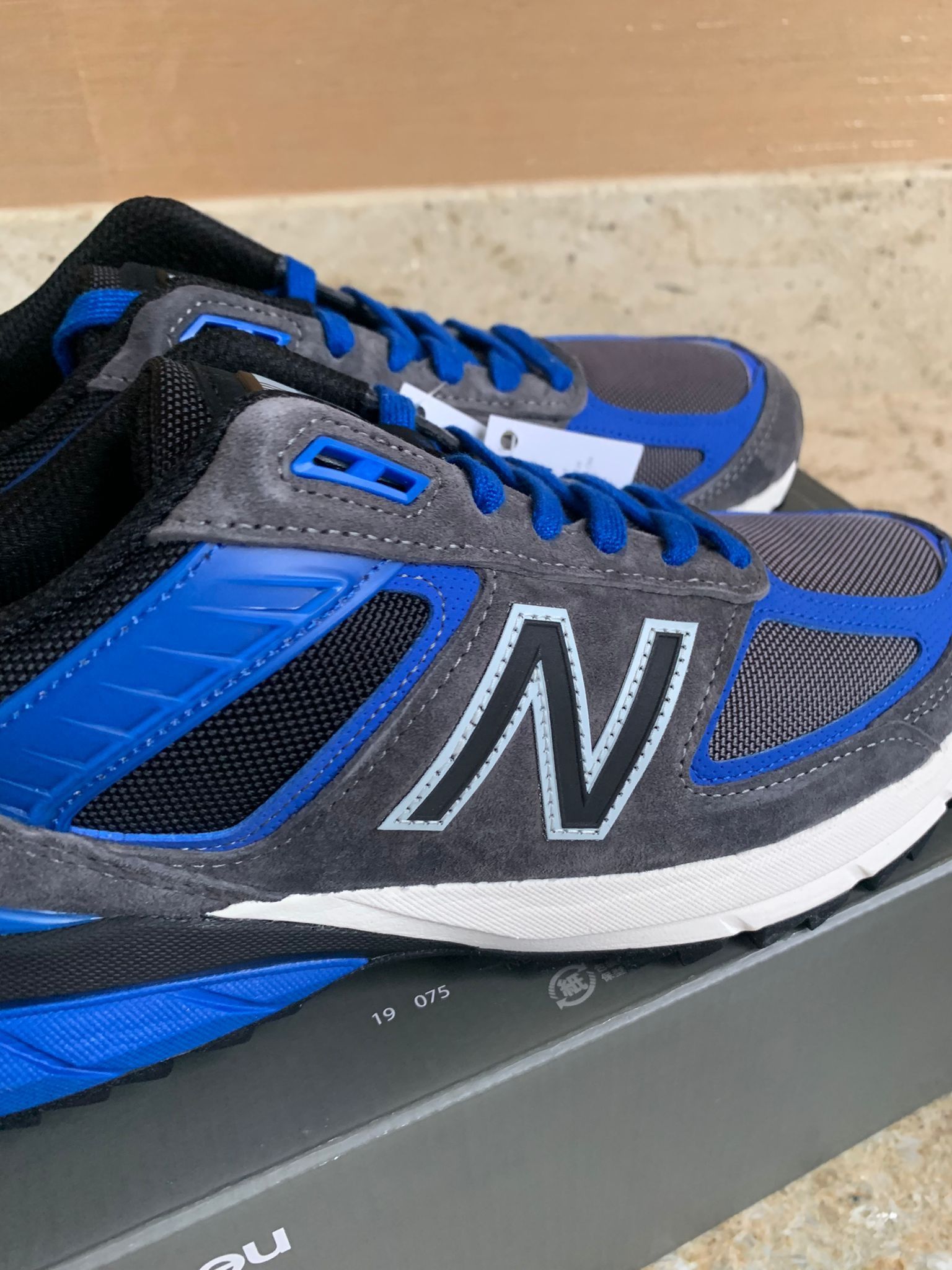 New Balance 990 v5 Size US 9.5 / EU 42-43 - 12 Thumbnail