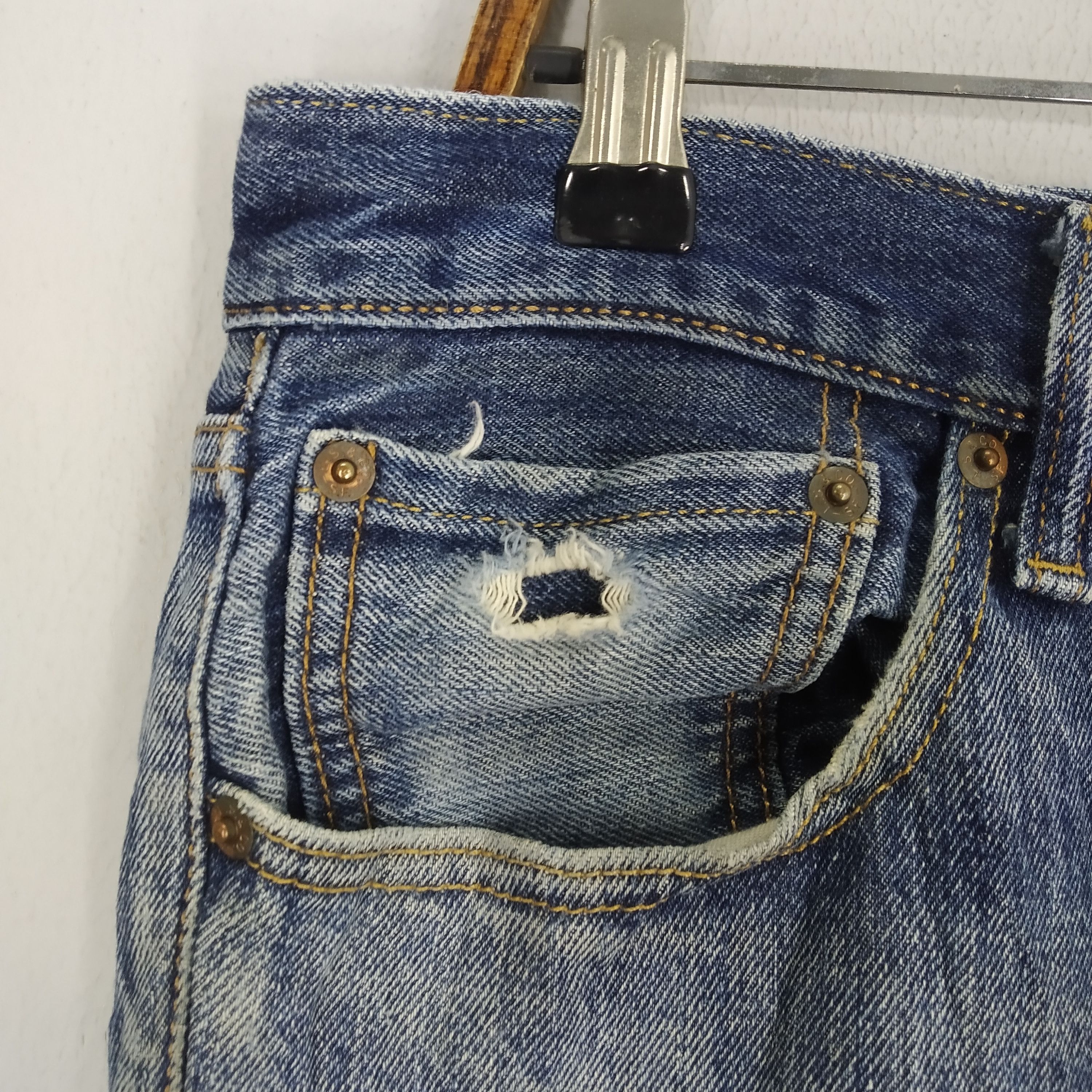 Jean Size 37 Vintage Levi's 501 Stonewash Blue Ripped Denim Jeans Size US 37 - 9 Thumbnail