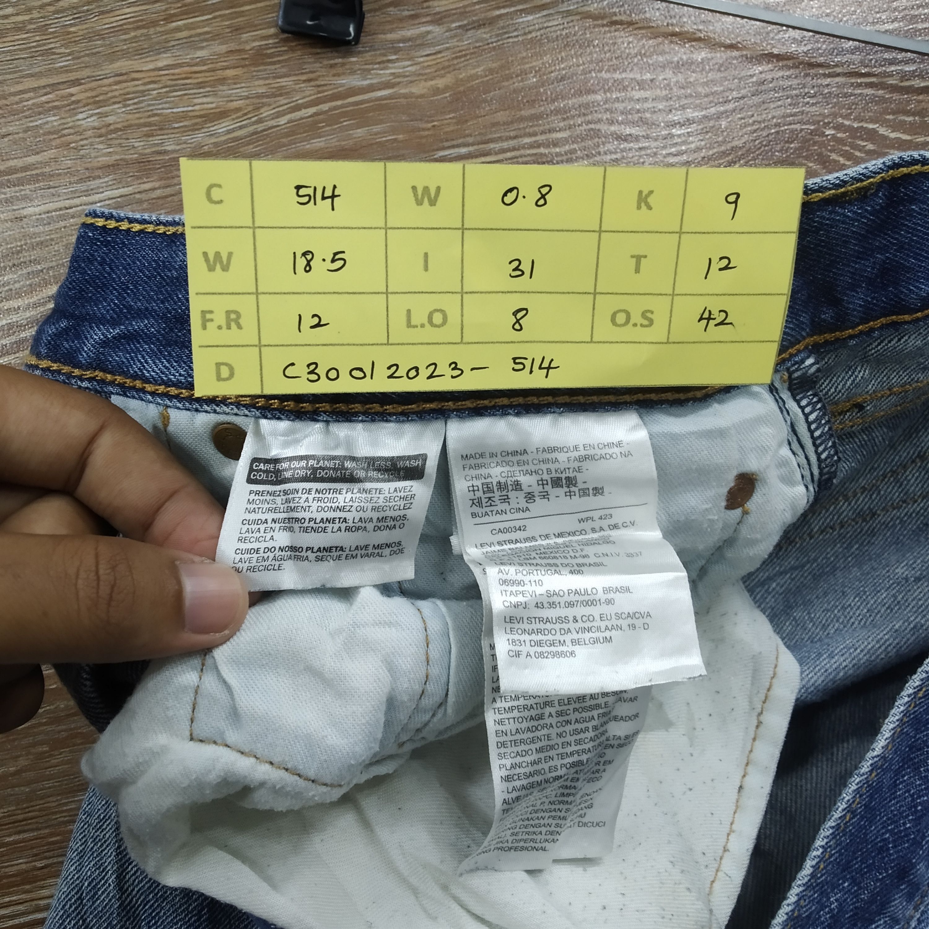 Jean Size 37 Vintage Levi's 501 Stonewash Blue Ripped Denim Jeans Size US 37 - 13 Thumbnail