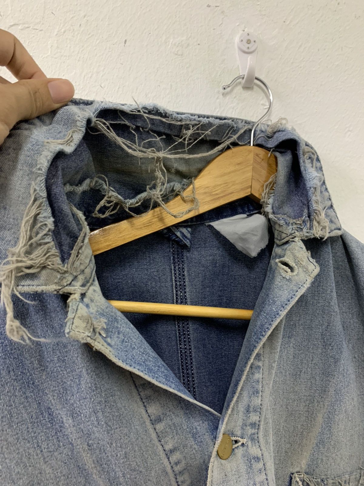Carhartt Vintage Carhartt Thrashed Chore Denim 90s Size US L / EU 52-54 / 3 - 4 Thumbnail