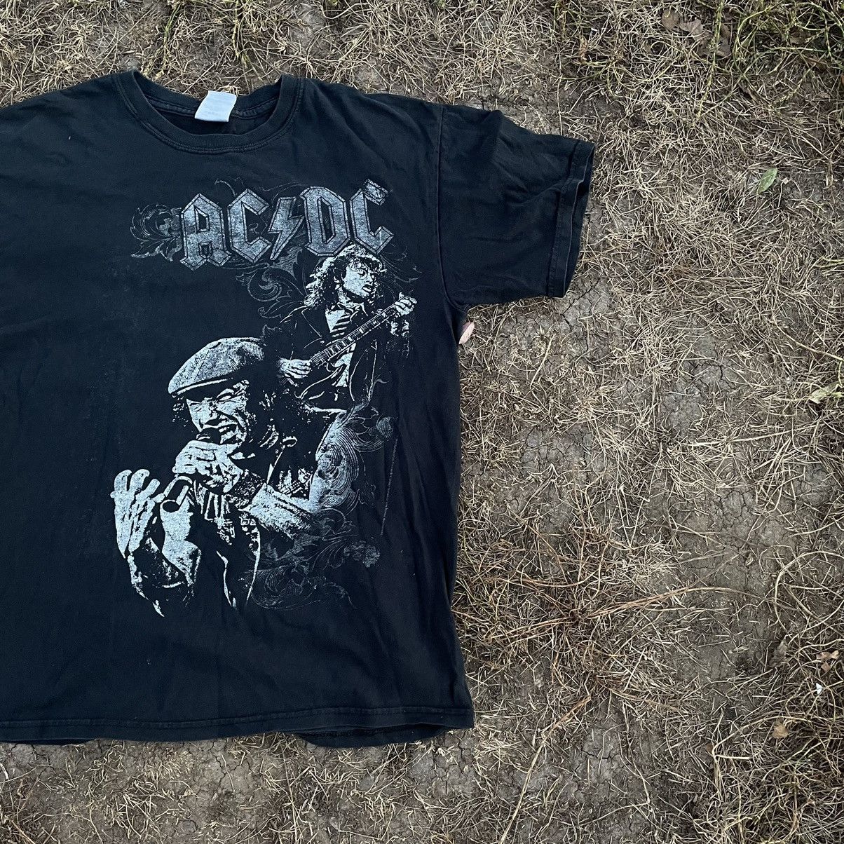 Vintage Vintage Y2K AC DC Band Tee Graphic Thrashed Rock Grunge M Size US M / EU 48-50 / 2 - 2 Thumbnail