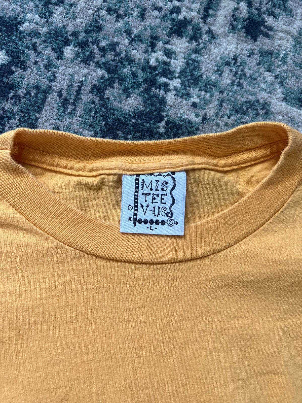 Vintage Vintage 90s blank yellow tee Size US L / EU 52-54 / 3 - 2 Preview
