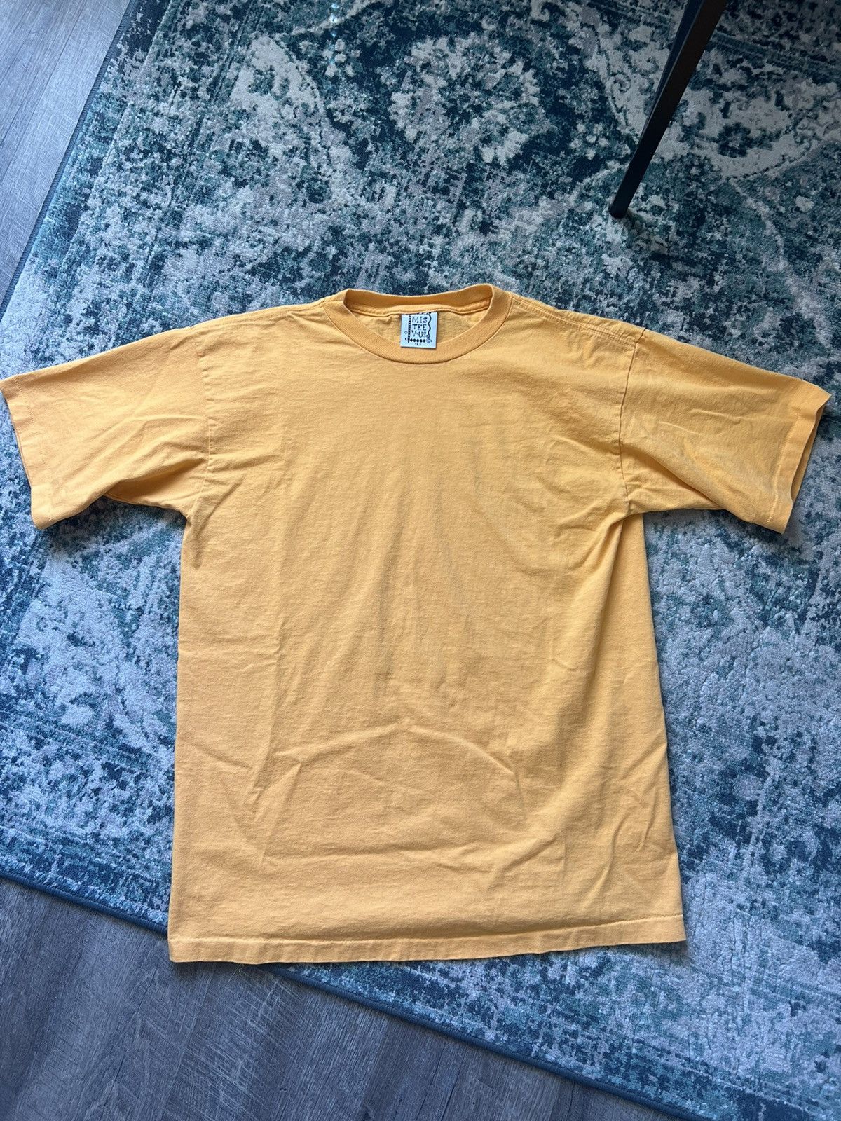 Vintage Vintage 90s blank yellow tee Size US L / EU 52-54 / 3 - 1 Preview