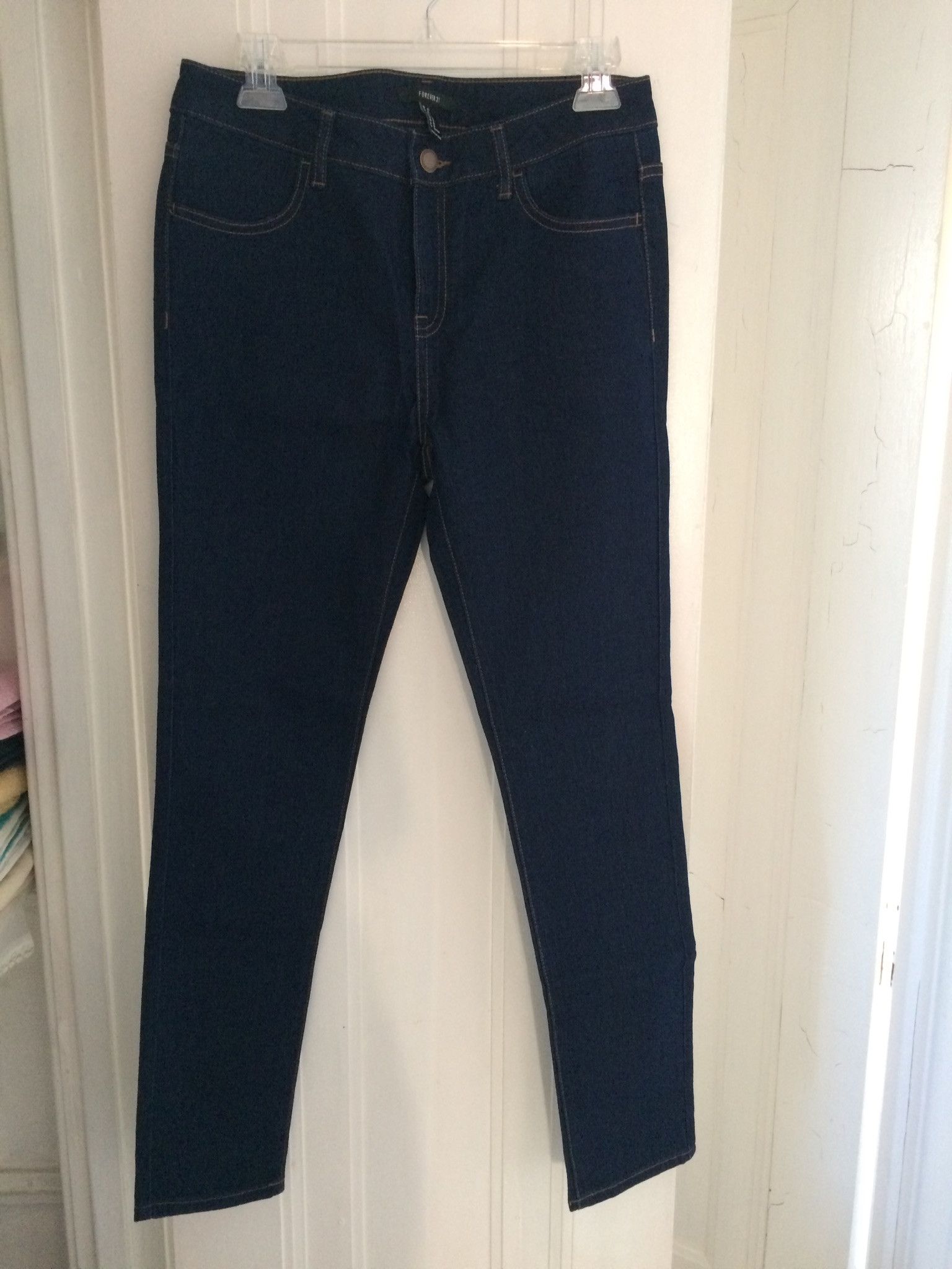 Forever 21 Forever 21 Skinny Jeans Size 27 Dark Rinse Size 27" / US 4 / IT 40 - 1 Thumbnail