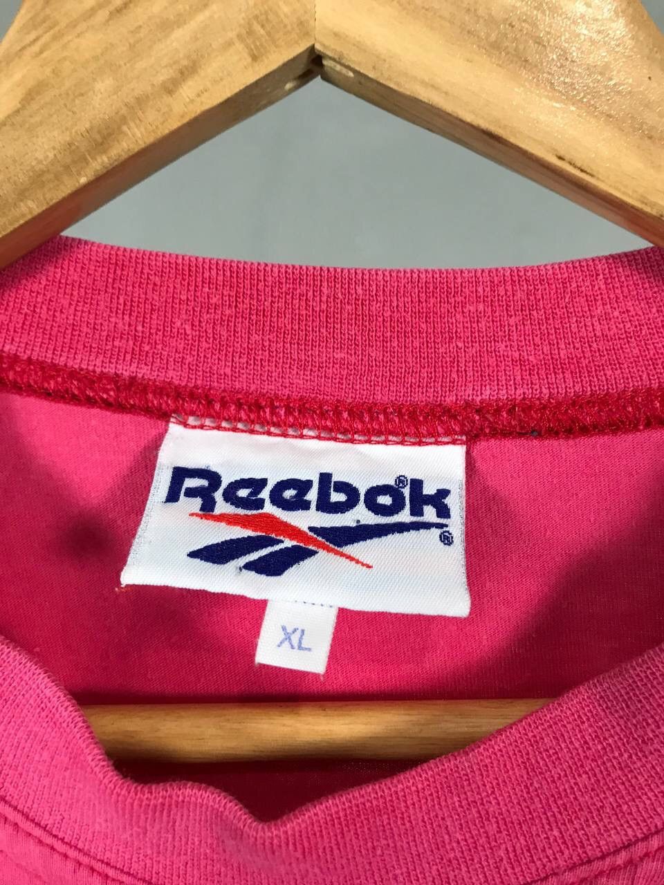 Reebok Reebok Vintage Pink Center Logo Sportwear Tee Size US XL / EU 56 / 4 - 4 Thumbnail