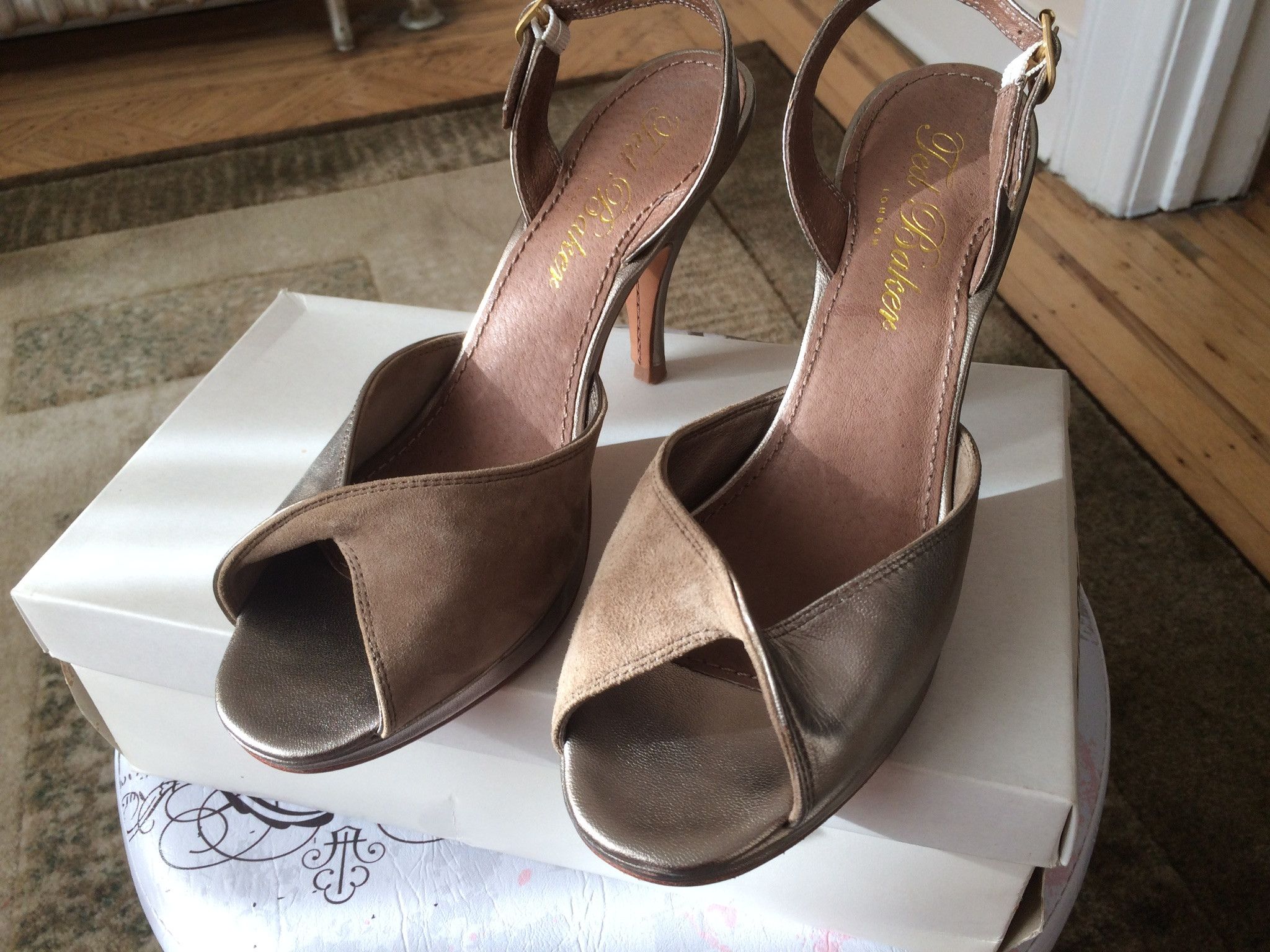 Ted Baker Gold/Beige/Taupe Leather/Suede Heels