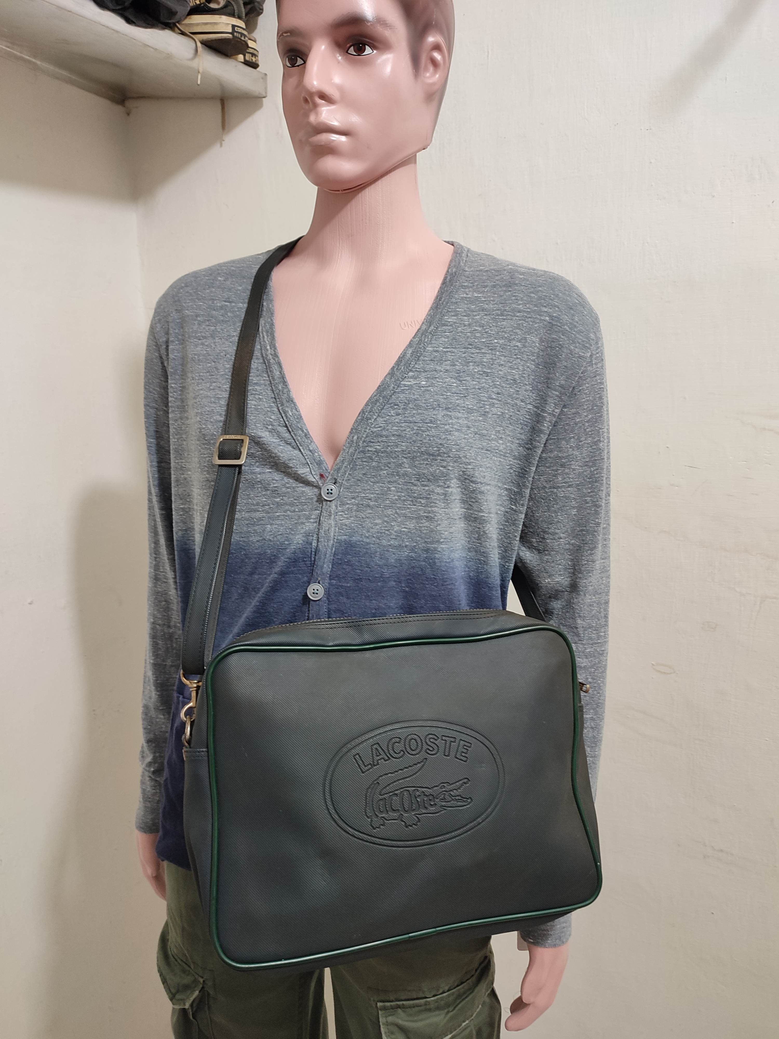 Lacoste × Vintage 🔥Vintage Lacoste Paris Sling Bag Big Logo design Size ONE SIZE - 2 Thumbnail