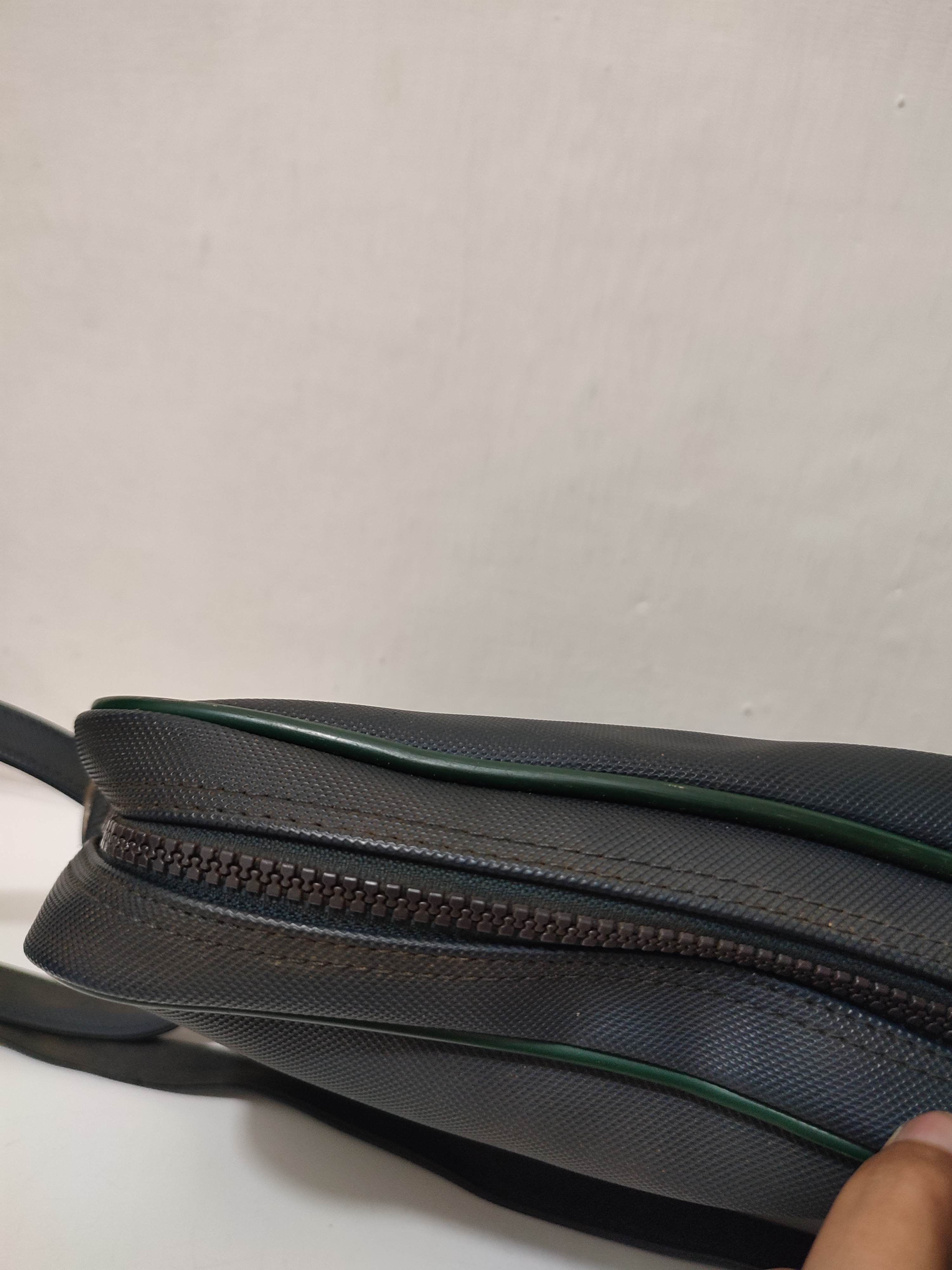 Lacoste × Vintage 🔥Vintage Lacoste Paris Sling Bag Big Logo design Size ONE SIZE - 11 Thumbnail