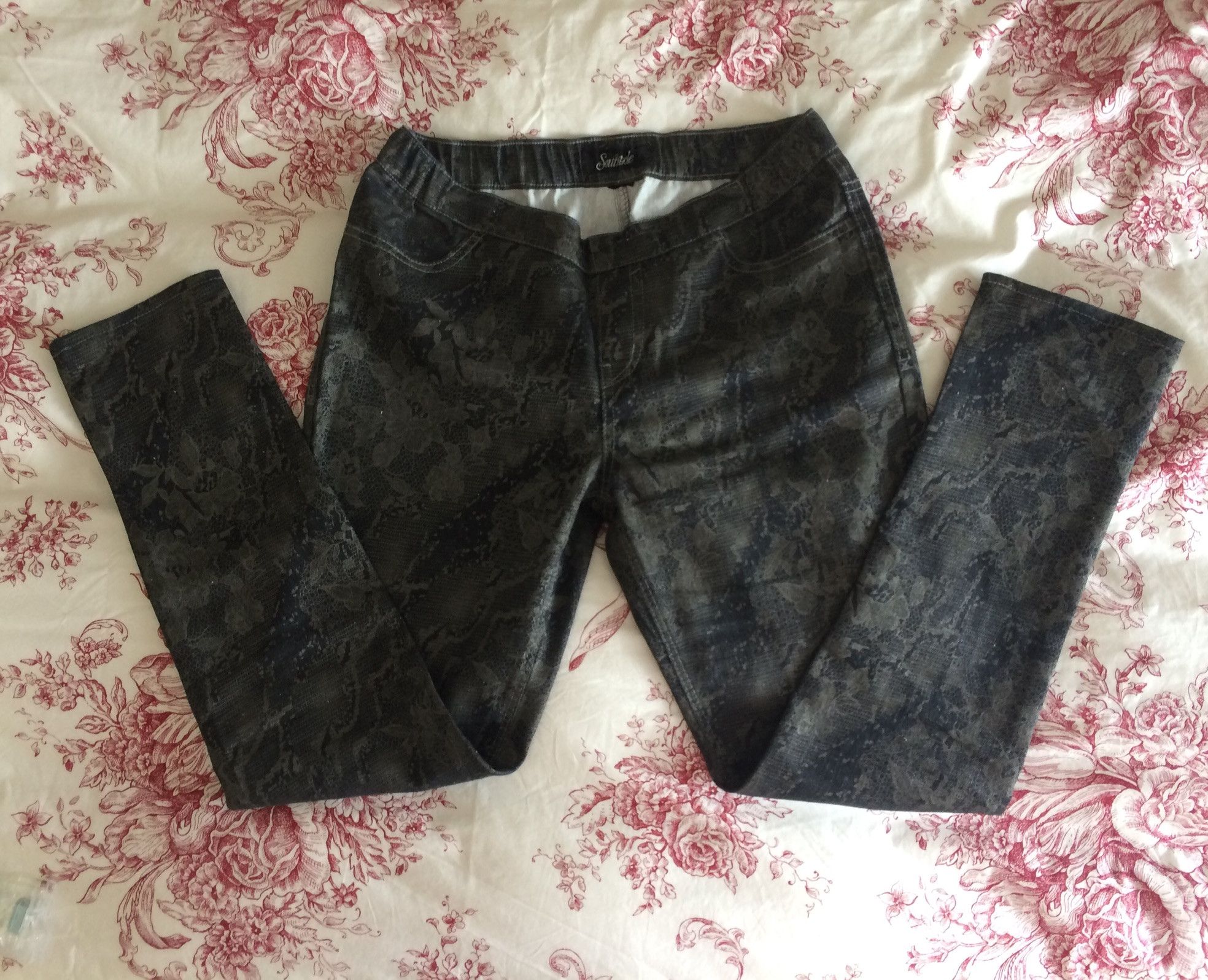 Southpole Stretch Pull-On Lace Pattern Leggings Pants Juniors Size L Size 32" / US 10 / IT 46 - 1 Thumbnail