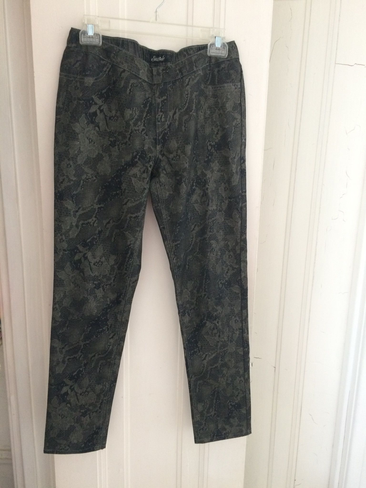 Southpole Stretch Pull-On Lace Pattern Leggings Pants Juniors Size L Size 32" / US 10 / IT 46 - 3 Thumbnail