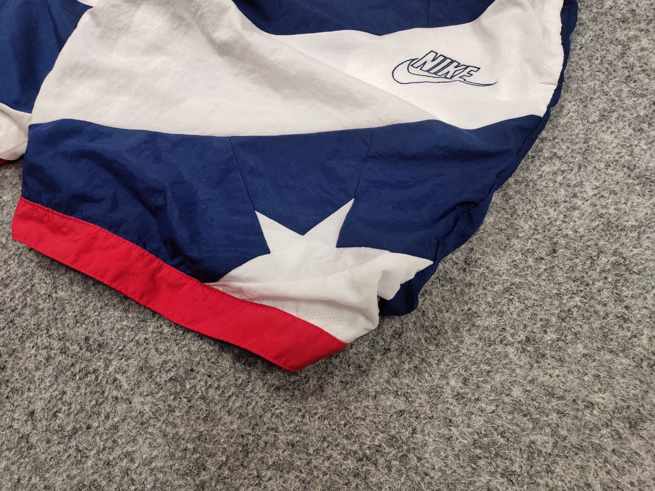 Nike Vintage Nike Logo Nylon Casual Shorts Y2K Style Size US 30 / EU 46 - 4 Thumbnail