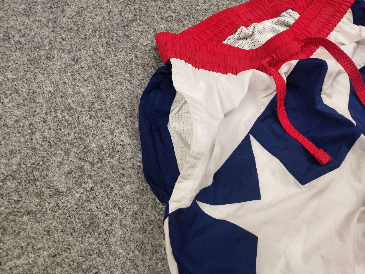 Nike Vintage Nike Logo Nylon Casual Shorts Y2K Style Size US 30 / EU 46 - 7 Thumbnail