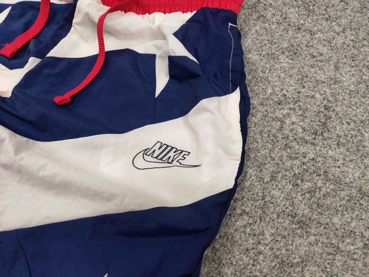 Nike Vintage Nike Logo Nylon Casual Shorts Y2K Style Size US 30 / EU 46 - 5 Thumbnail