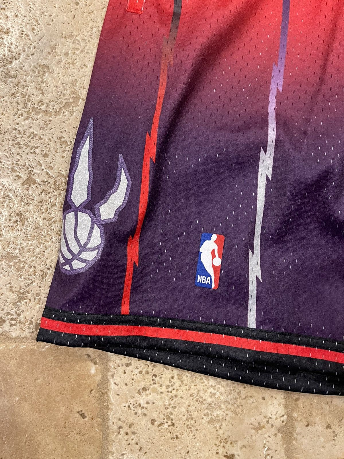 Mitchell & Ness Mitchell & Ness NBA Toronto Raptors Swingman Shorts Size US 34 / EU 50 - 2 Thumbnail