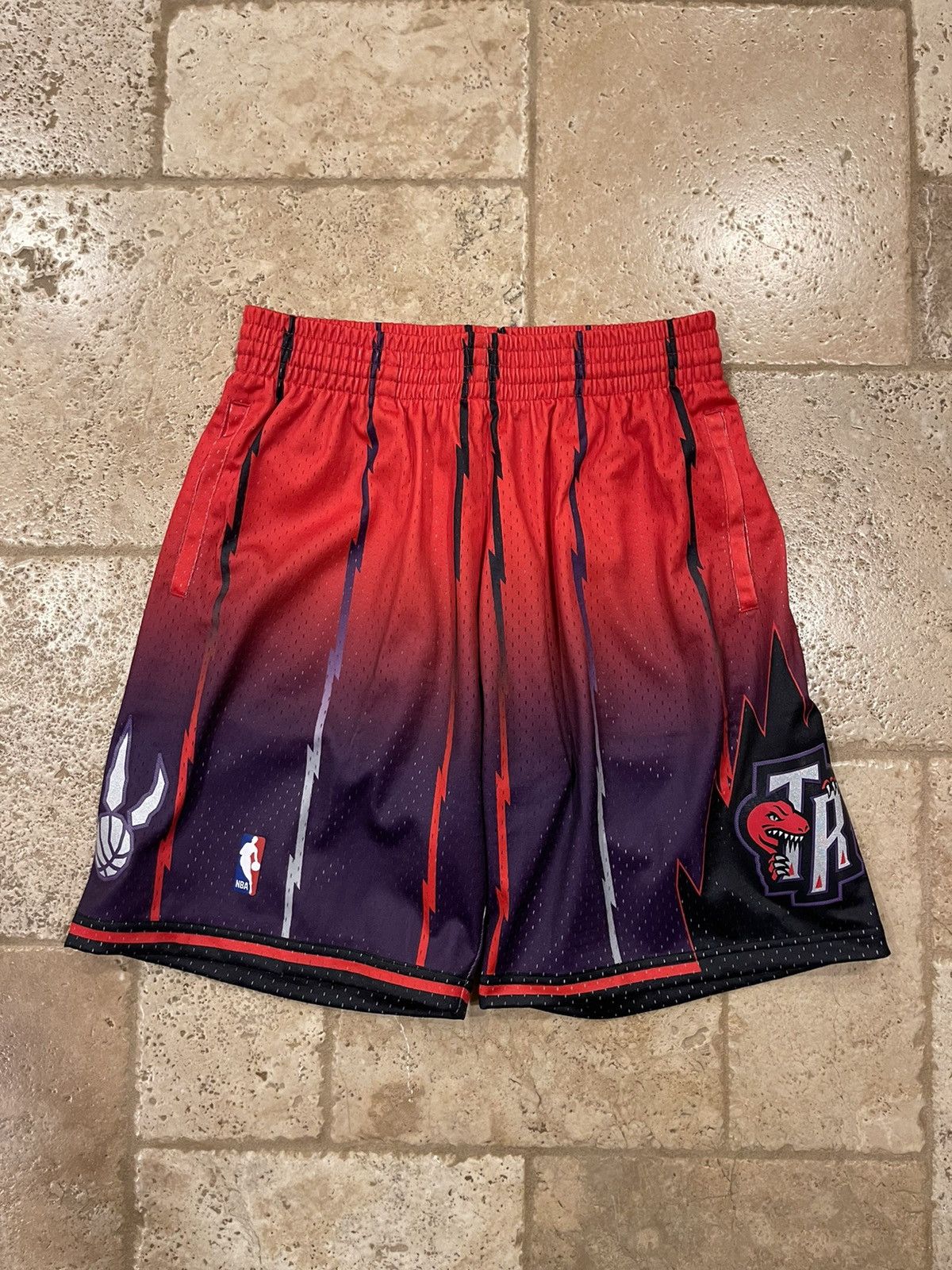 Mitchell & Ness Mitchell & Ness NBA Toronto Raptors Swingman Shorts Size US 34 / EU 50 - 1 Thumbnail
