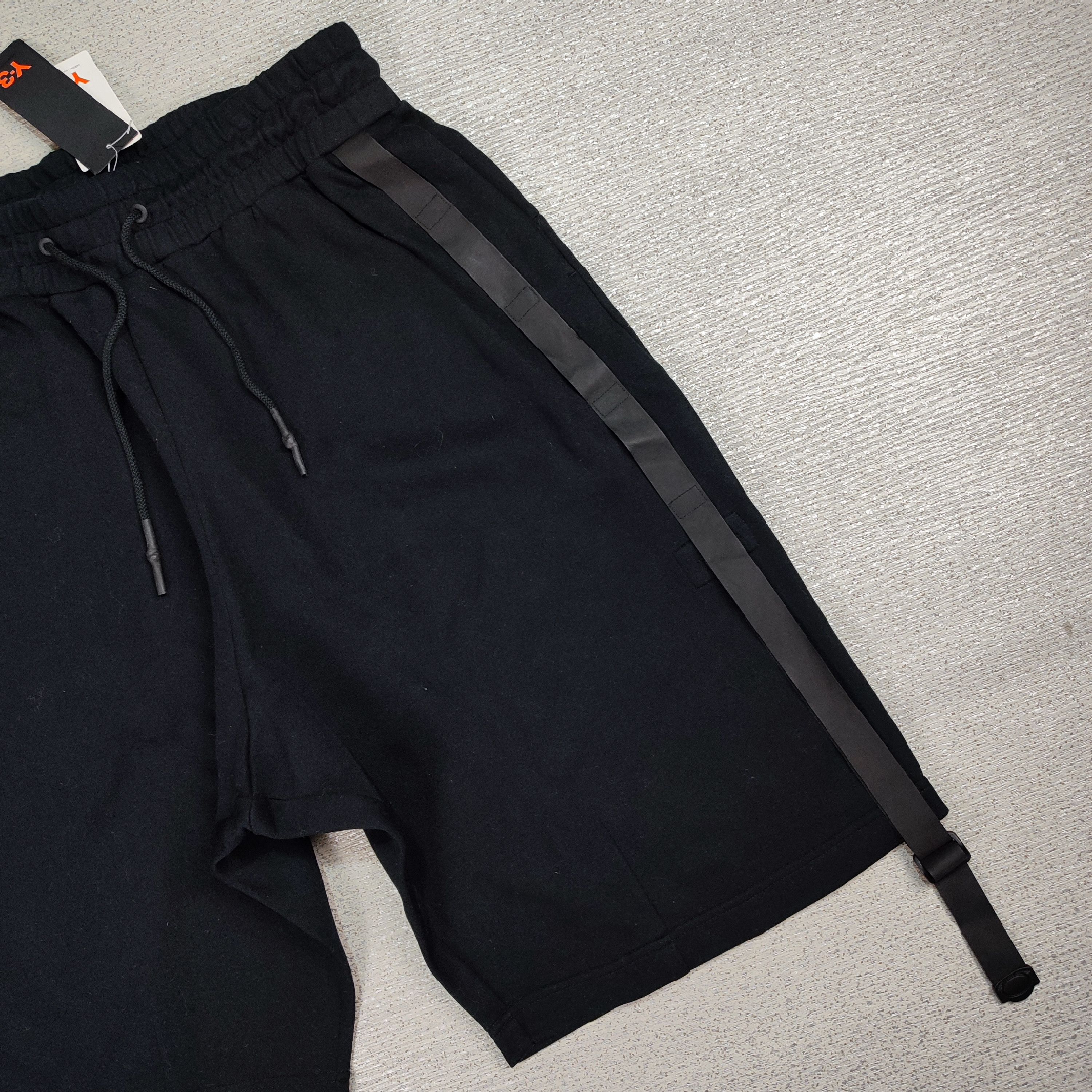 Adidas ADIDAS Y-3 SCI FI SHORTS Size US 32 / EU 48 - 2 Thumbnail