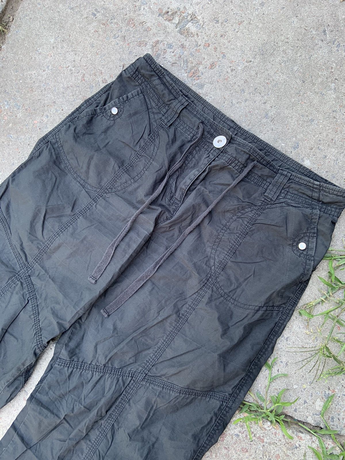 Japanese Brand vintage y2k japanese parachute black pants Size US 32 / EU 48 - 2 Thumbnail