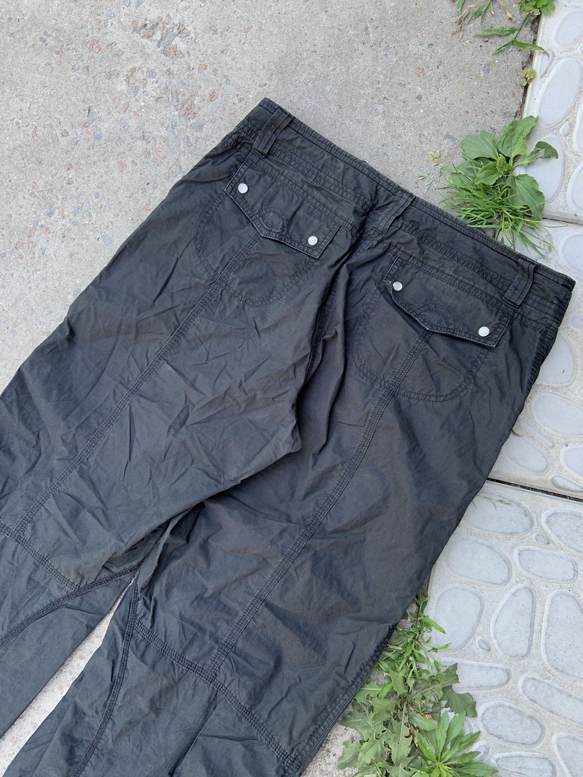 Japanese Brand vintage y2k japanese parachute black pants Size US 32 / EU 48 - 4 Thumbnail