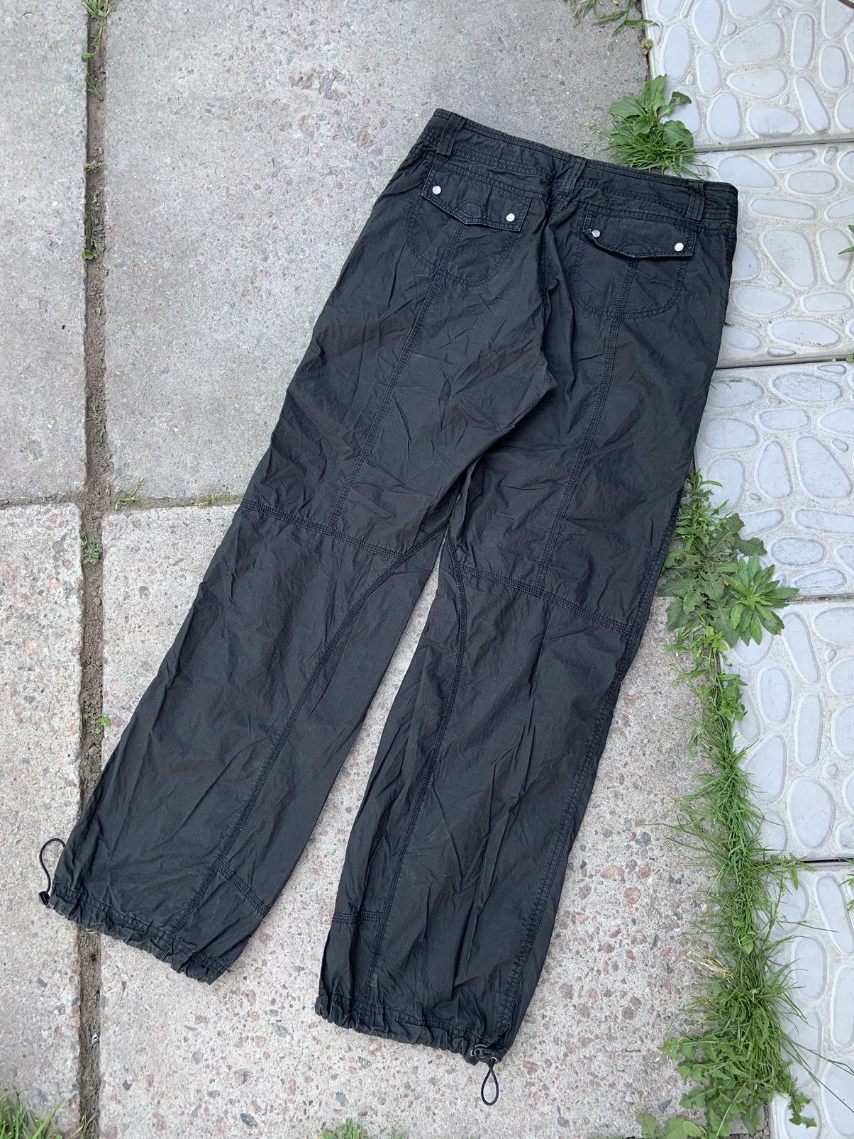 Japanese Brand vintage y2k japanese parachute black pants Size US 32 / EU 48 - 3 Thumbnail