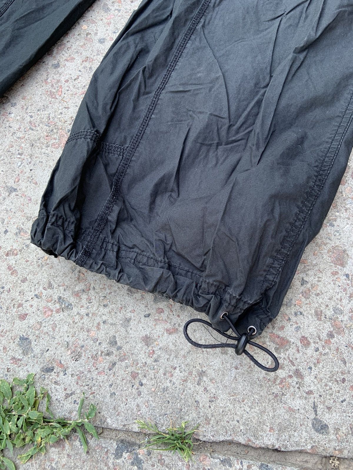 Japanese Brand vintage y2k japanese parachute black pants Size US 32 / EU 48 - 5 Thumbnail