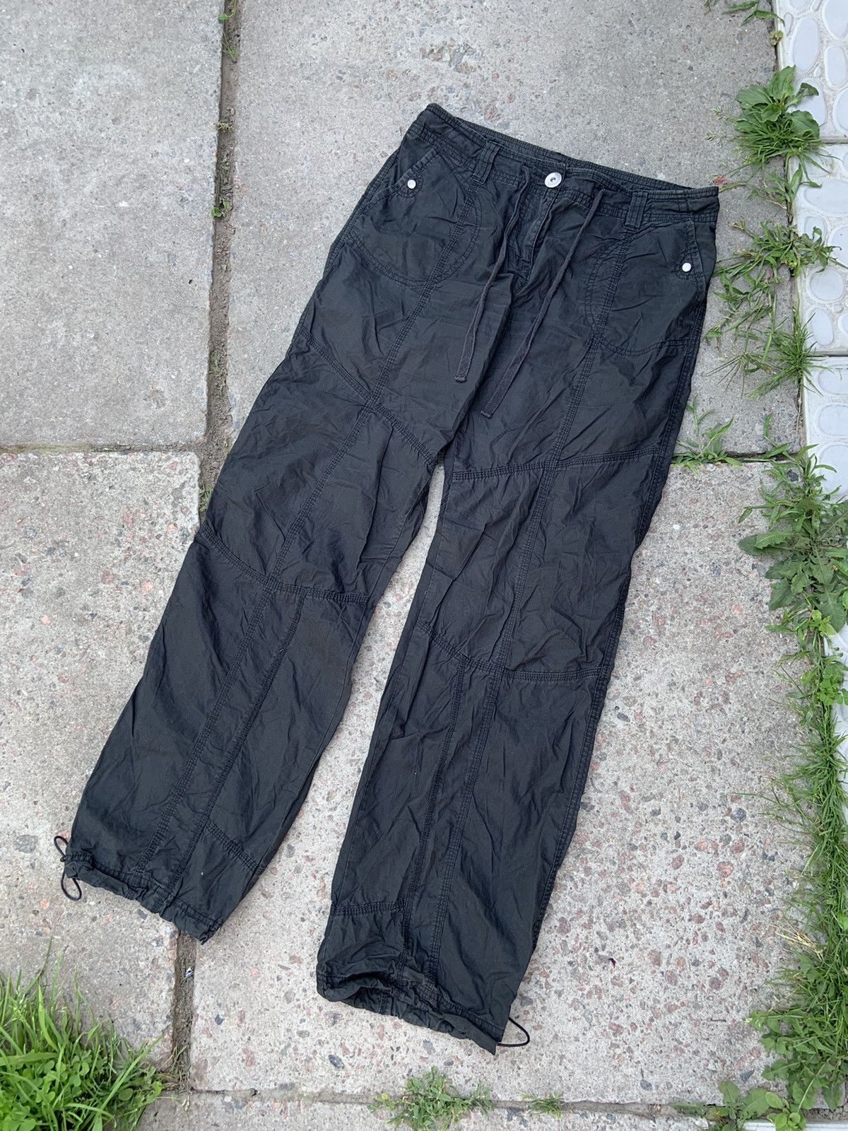 Japanese Brand vintage y2k japanese parachute black pants Size US 32 / EU 48 - 1 Thumbnail