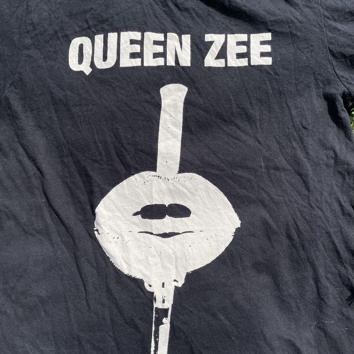 Vintage Vintage Y2K Queen Zee Graphic Tee Band Streetwear Punk S Size US S / EU 44-46 / 1 - 4 Thumbnail