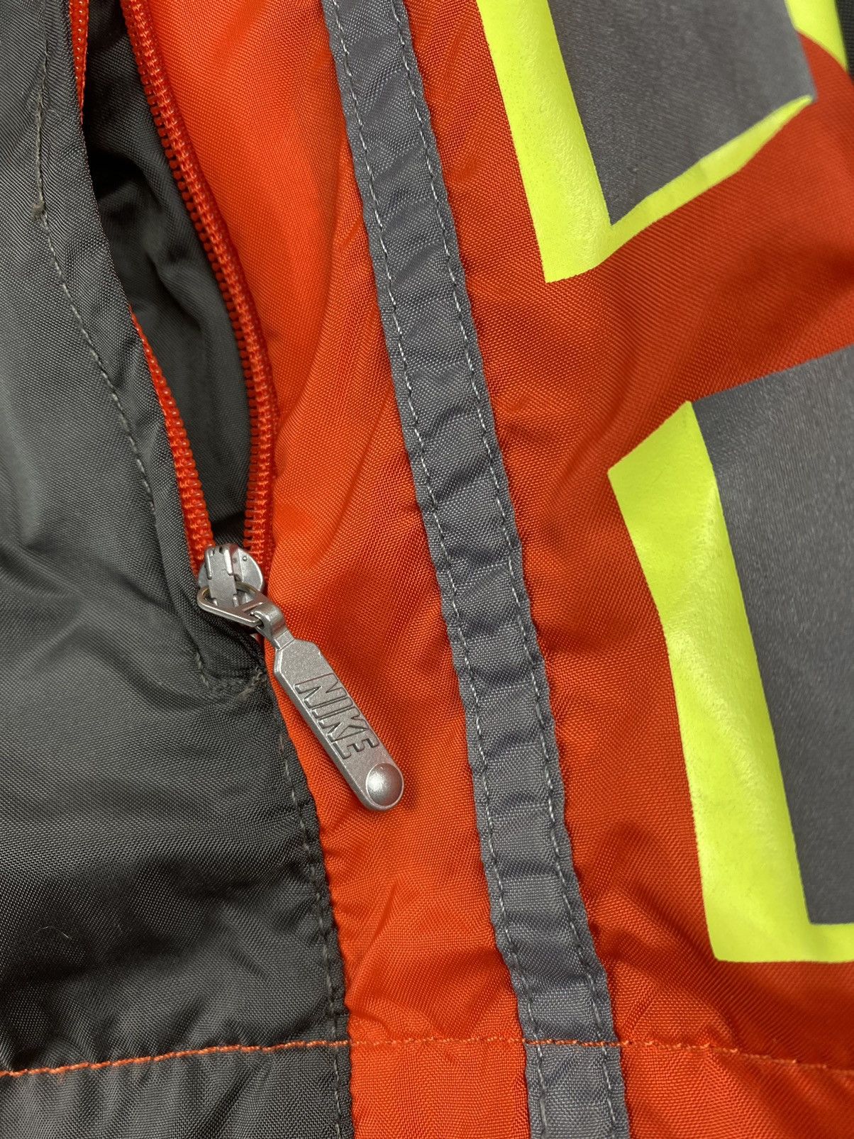 Nike Vintage Nike Big Logo Drill Windbreaker Bomber Jacket Size US S / EU 44-46 / 1 - 9 Thumbnail