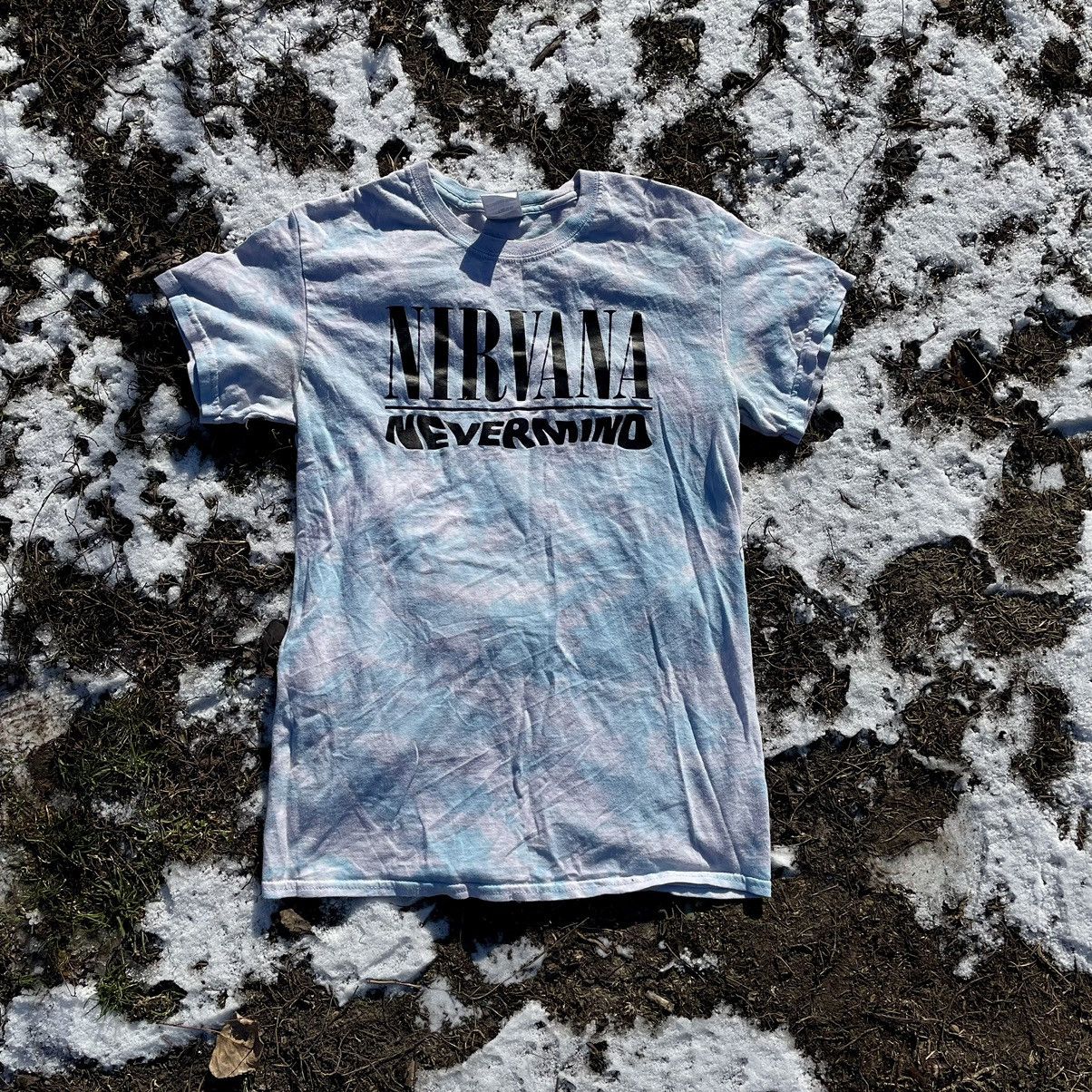 Vintage Vintage 90s Nirvana Nevermind Sun Faded Band Tee Grunge M Size US M / EU 48-50 / 2 - 1 Thumbnail
