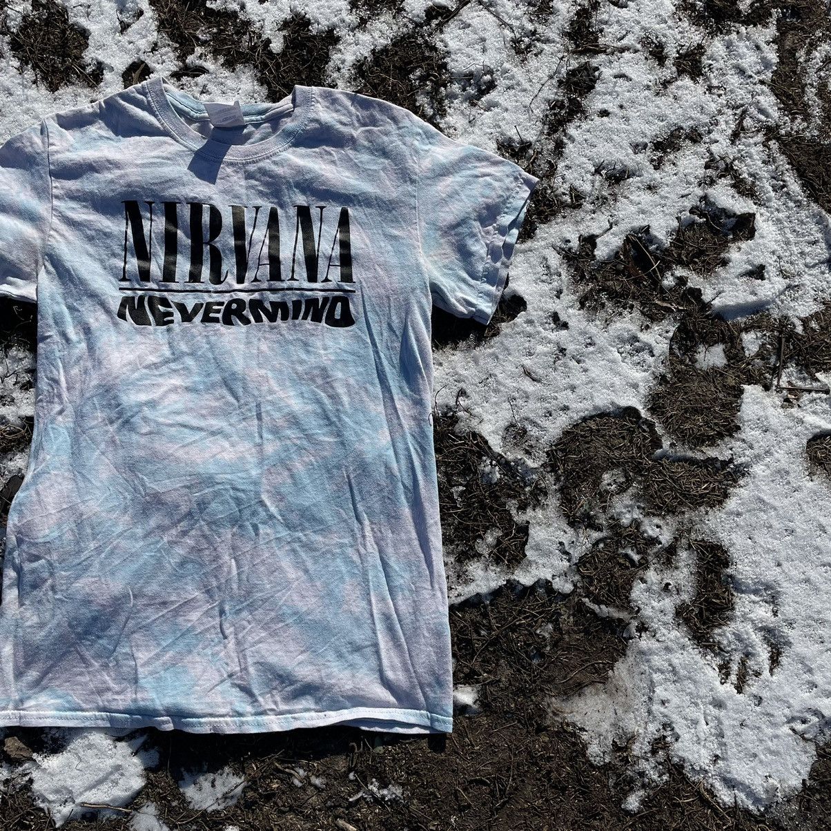 Vintage Vintage 90s Nirvana Nevermind Sun Faded Band Tee Grunge M Size US M / EU 48-50 / 2 - 2 Thumbnail