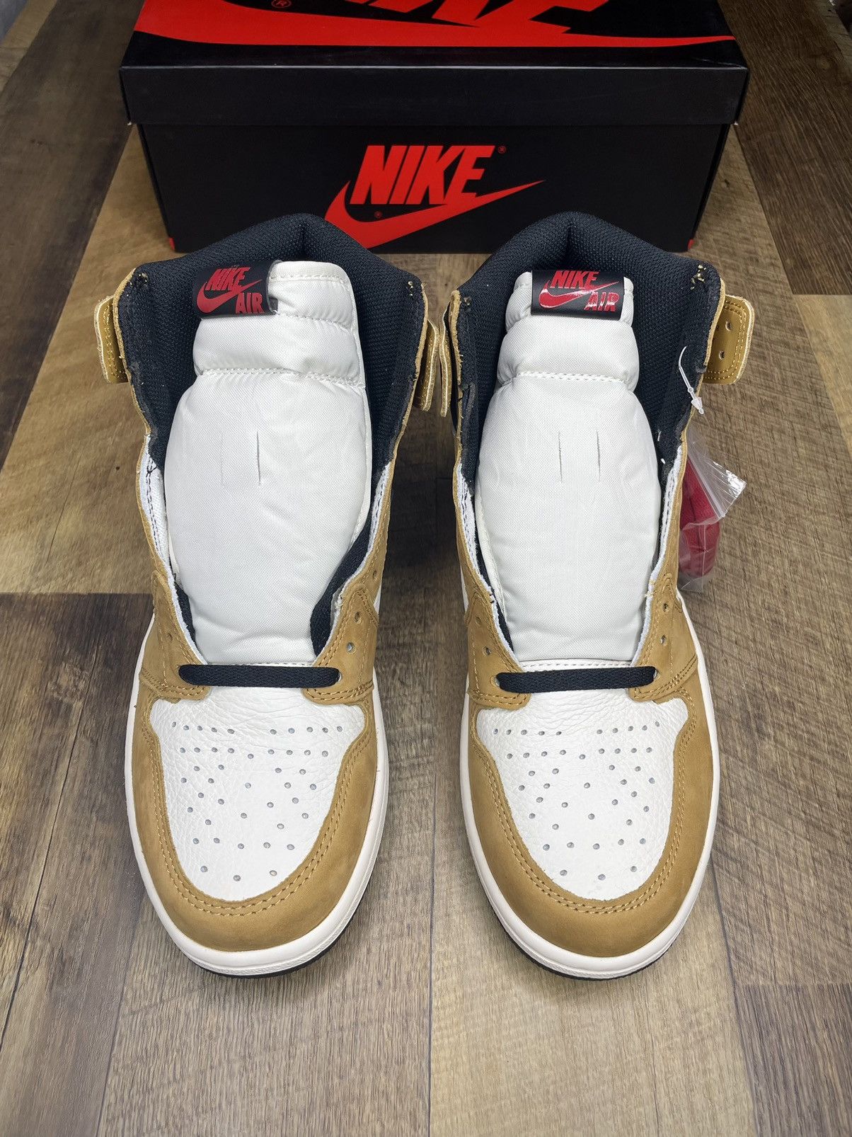 Jordan Brand Air Jordan 1 retro high og rookie of the year 2018 Size US 10 / EU 43 - 3 Thumbnail