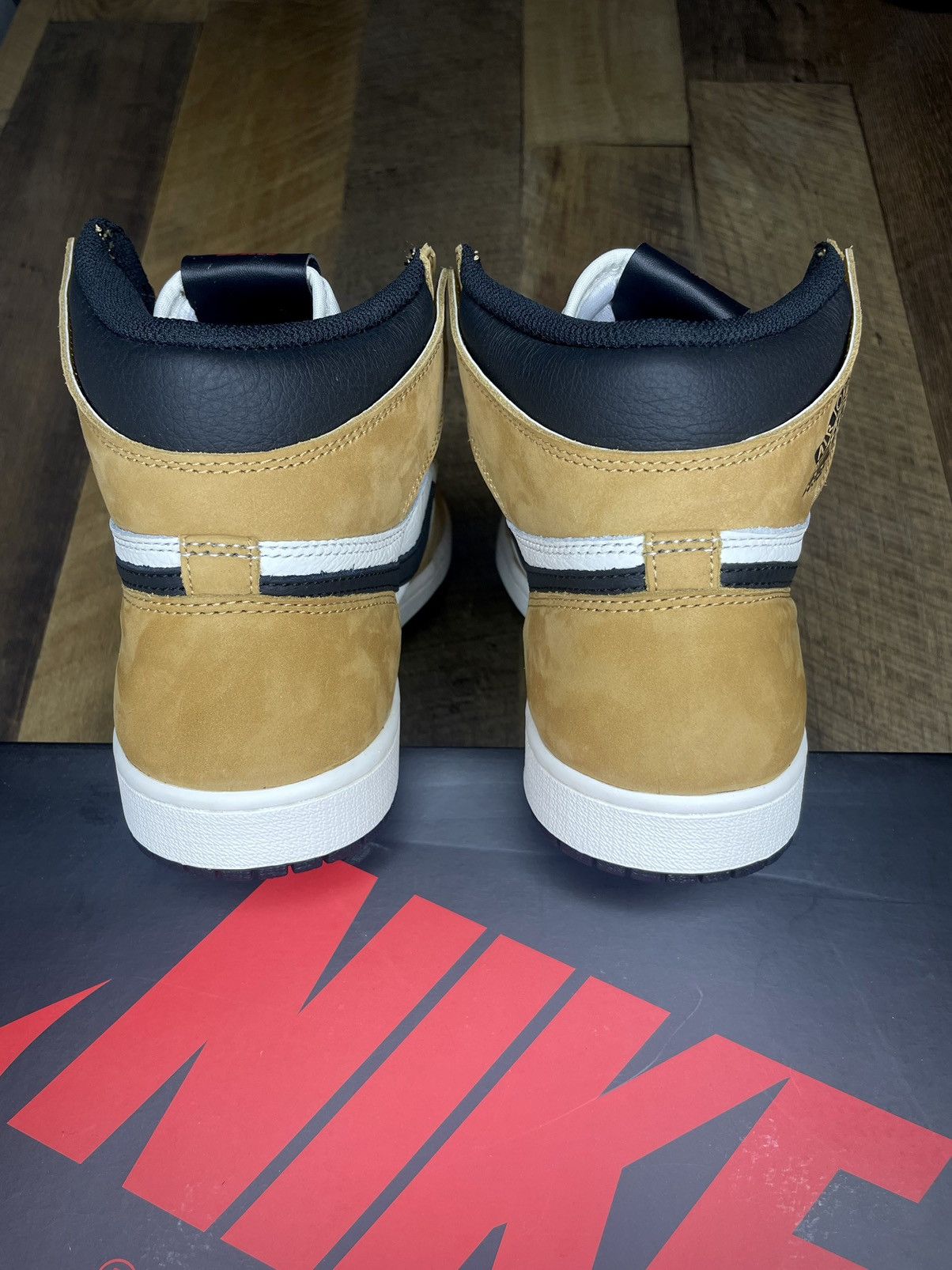 Jordan Brand Air Jordan 1 retro high og rookie of the year 2018 Size US 10 / EU 43 - 5 Thumbnail