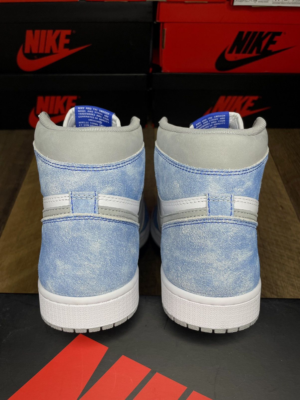 Jordan Brand Air Jordan 1 Retro High OG Hyper Royal 2021 Size US 10 / EU 43 - 5 Thumbnail