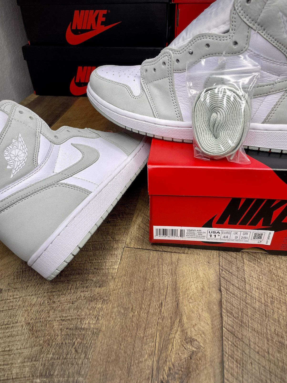 Jordan Brand Air Jordan 1 High Retro Og seafoam green 2021 Size US 10 / EU 43 - 7 Thumbnail