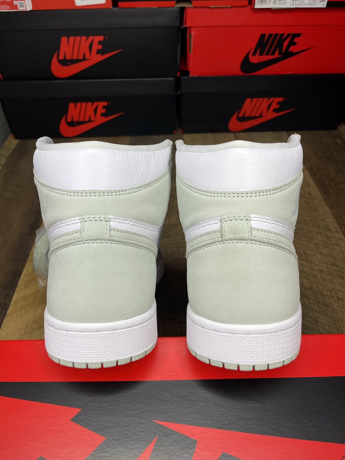 Jordan Brand Air Jordan 1 High Retro Og seafoam green 2021 Size US 10 / EU 43 - 6 Thumbnail