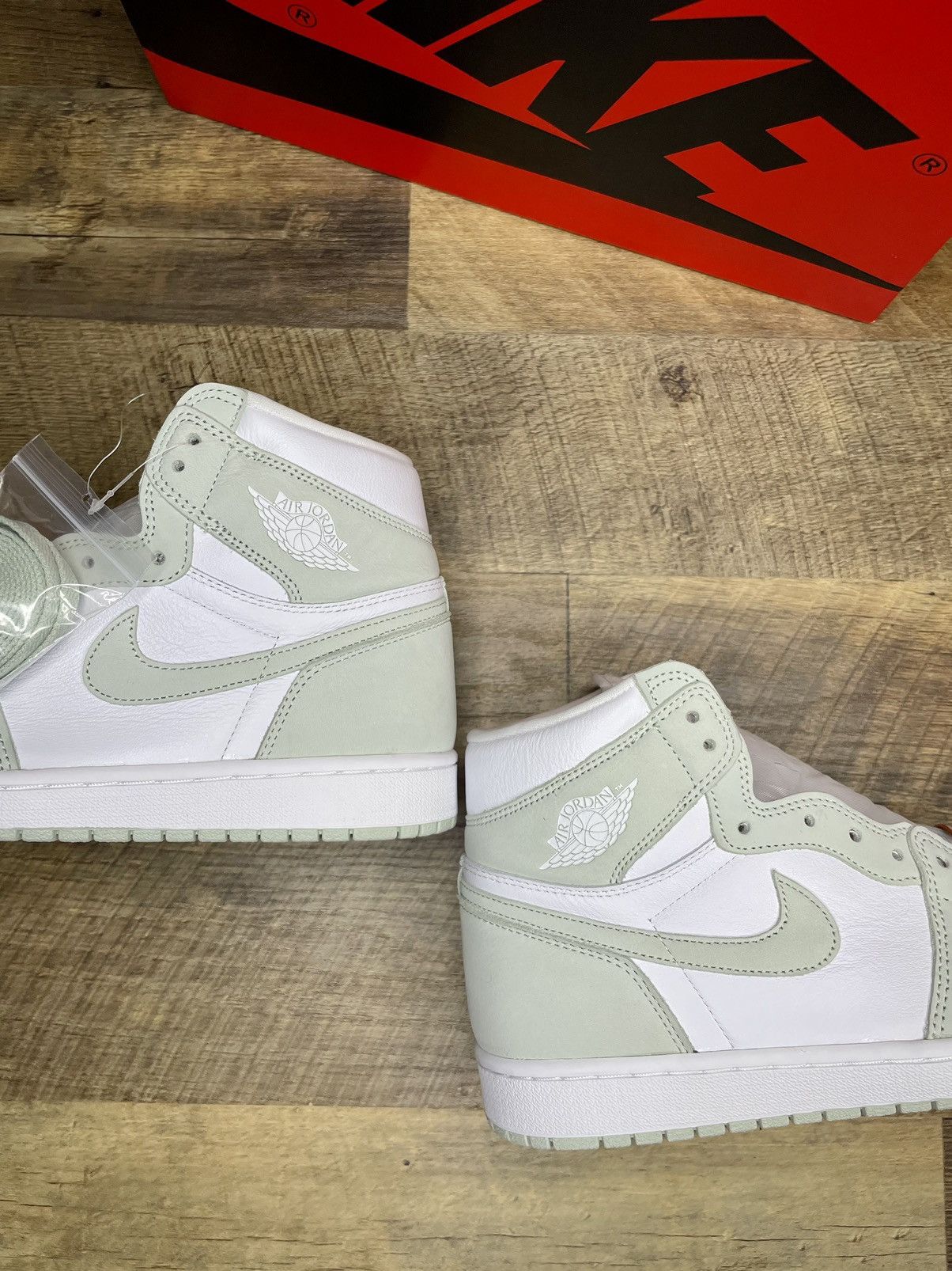 Jordan Brand Air Jordan 1 High Retro Og seafoam green 2021 Size US 10 / EU 43 - 5 Thumbnail