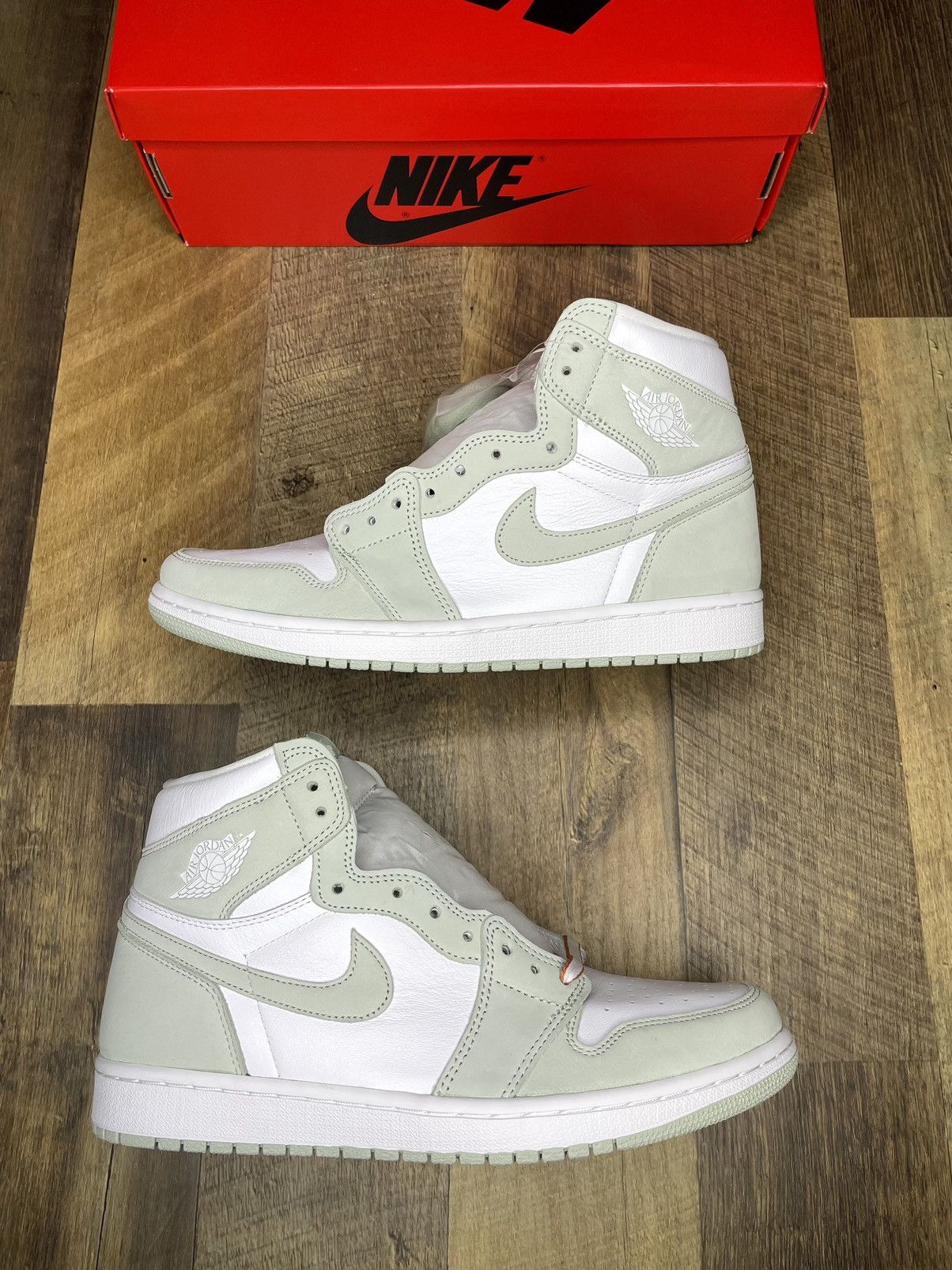 Jordan Brand Air Jordan 1 High Retro Og seafoam green 2021 Size US 10 / EU 43 - 2 Thumbnail