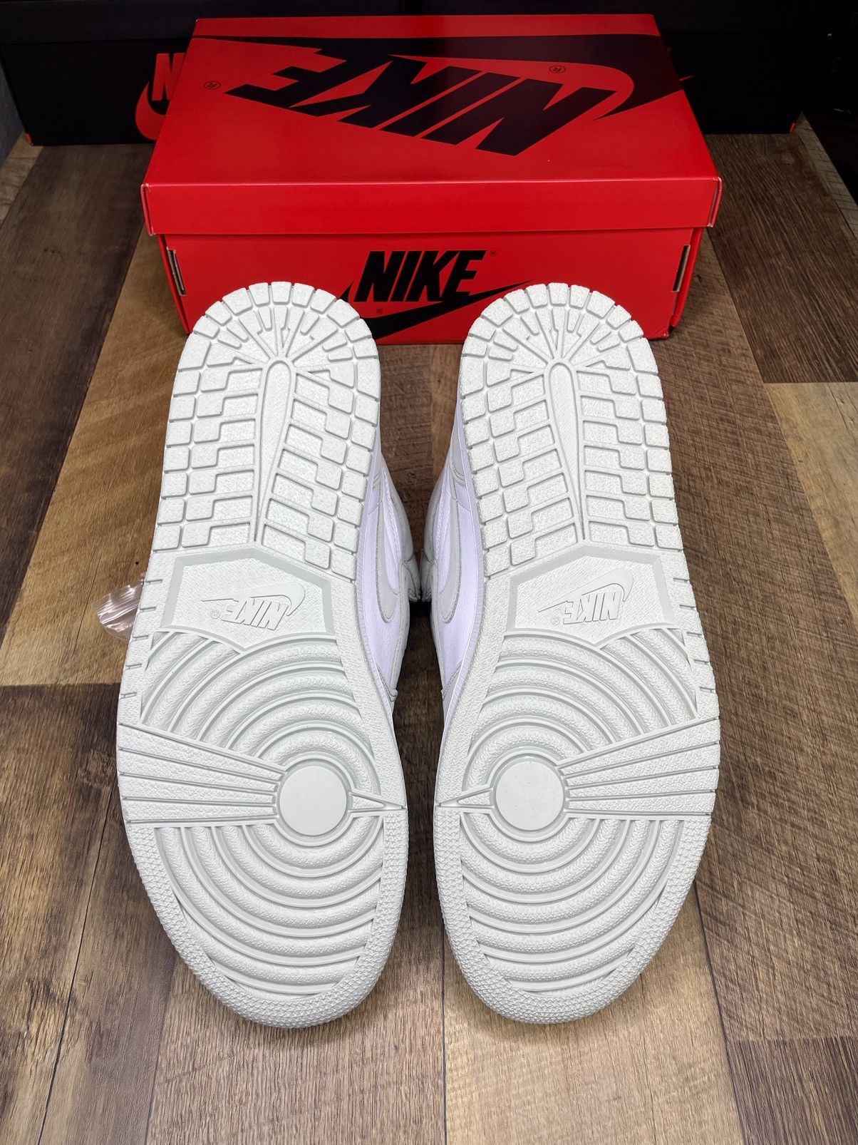 Jordan Brand Air Jordan 1 High Retro Og seafoam green 2021 Size US 10 / EU 43 - 4 Thumbnail