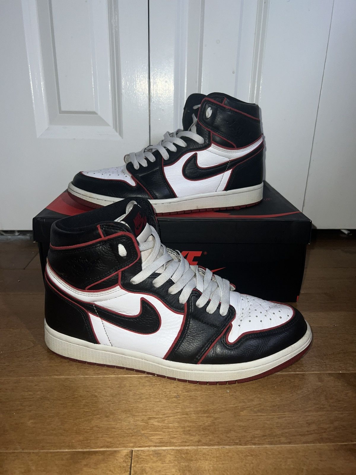 Jordan Brand × Nike Nike Air Jordan 1 Retro High OG Bloodline 2019 Size US 10 / EU 43 - 1 Thumbnail